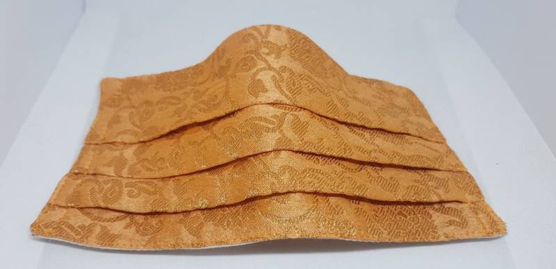 Formelle Handgemachte Gesichtsmaske, Wiederverwendbar, Zweilagig Mit Nasendraht - Brokat-Pfirsich-Seide Und Gold von Etsy - ProudIdeas