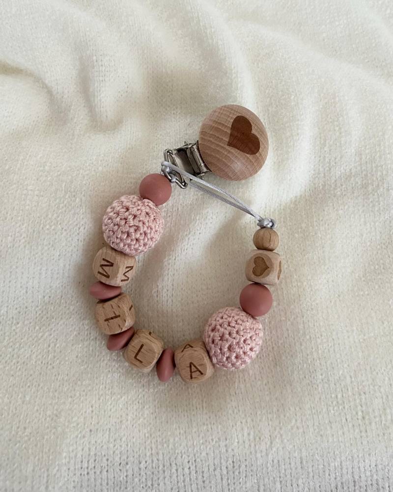 Schnullerkette Mit Namen Für Mädchen Blumenclip & Herz | Personalisierte Babygeschenke Holz, Silikon Geschenk Zur Geburt Oder Taufe Schnullerkette Mit Namen Für Mädchen Blumenclip & Herz | Personalisierte Babygeschenke Holz, Silikon Geschenk Zur Geburt Oder Taufe von Etsy - PureDesignBabyHerz