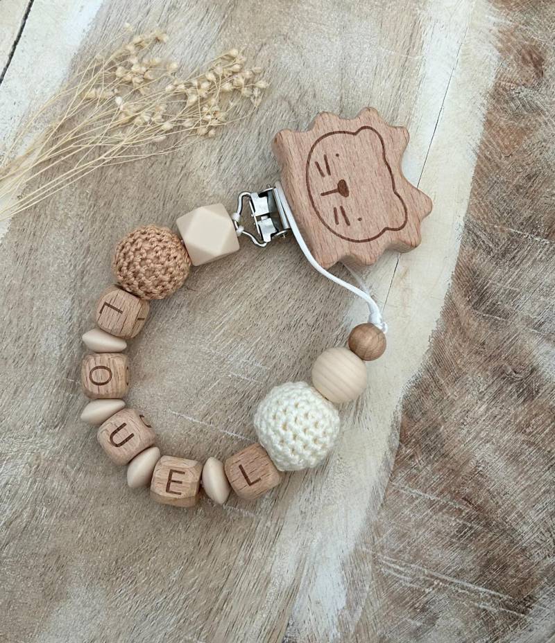 Schnullerkette Mit Namen Löwe | Personalisierte Babygeschenke Holz & Silikon Geschenk Zur Geburt Oder Taufe Handgemacht von Etsy - PureDesignBabyHerz