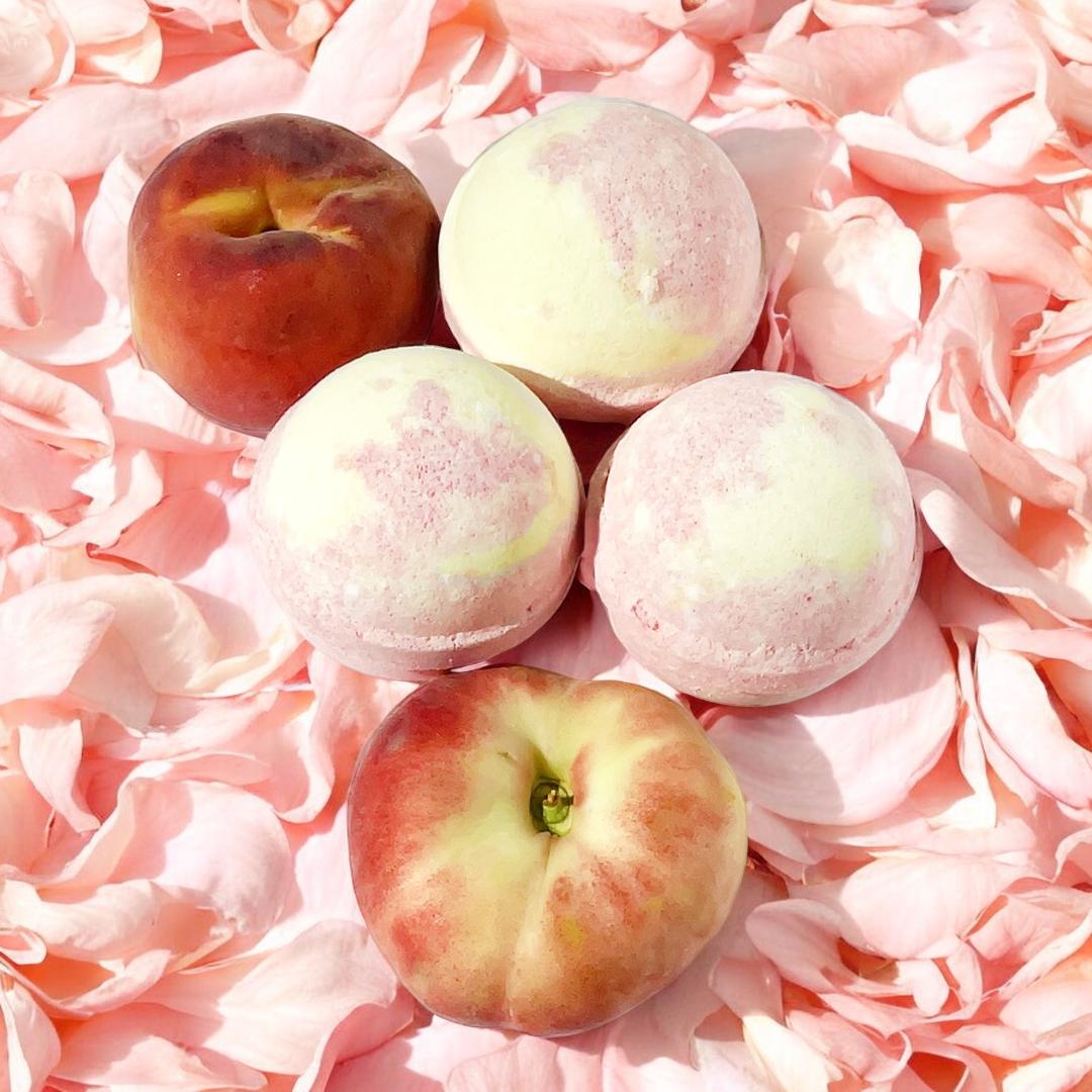 Georgia Peach Badebombe - 230 Ml Handgemacht, Big-Size, Spa, Geschenk, Vegan, Selbstfürsorge, Feuchtigkeitsspendend Georgia Peach Badebombe - 230 Ml Handgemacht, Big-Size, Spa, Geschenk, Vegan, Selbstfürsorge, Feuchtigkeitsspendend von Etsy - Puredropwellness