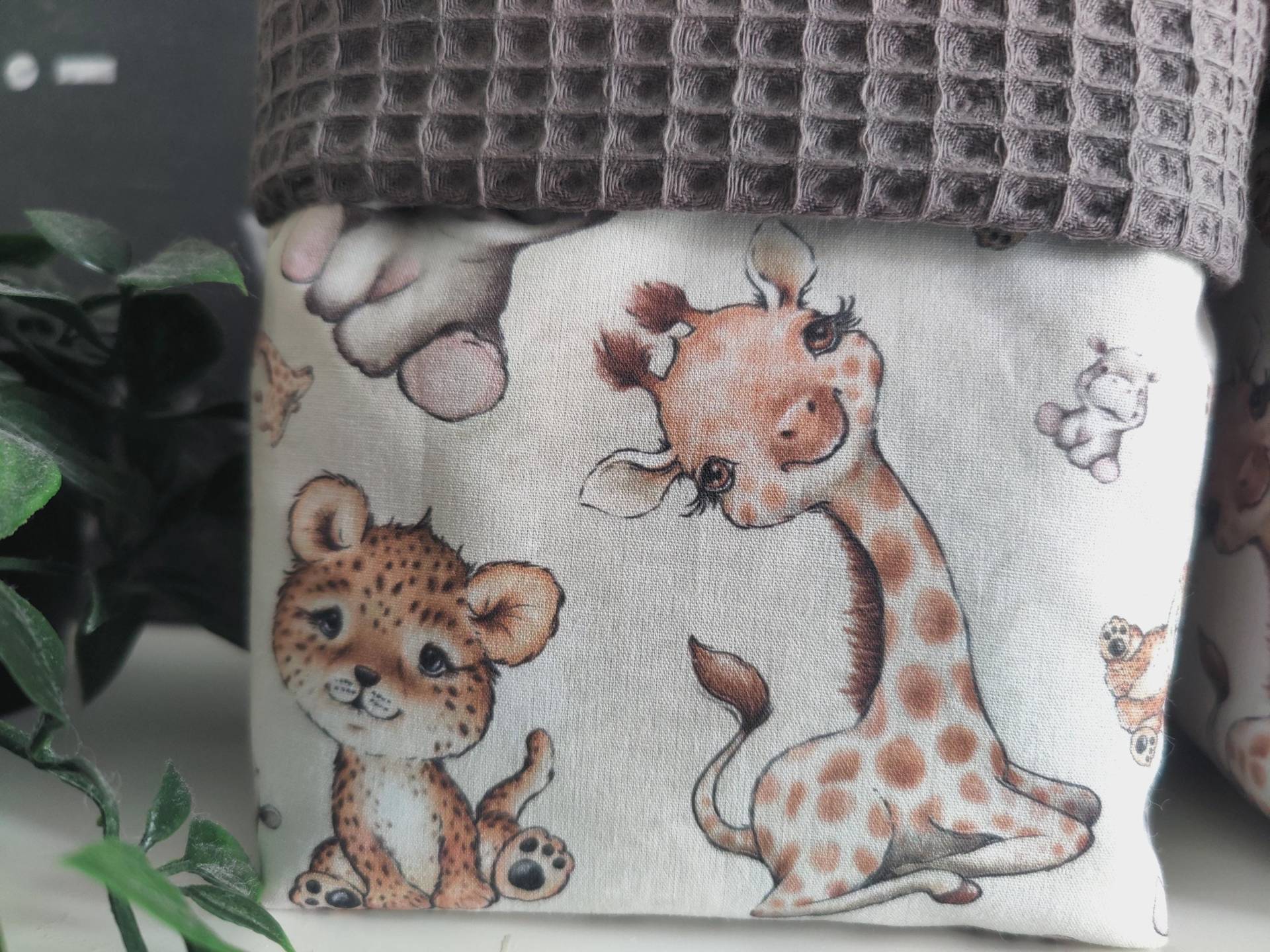 Ab 12, 95 Euro, Safari Tiere & Dunkelbraun, Stoffkörbe, Set-Wahl, Einzelwahl, Tierbabys, Waffelpique, Utensilos, Aufbewahrung, Wickeltisch Ab 12, 95 Euro, Safari Tiere & Dunkelbraun, Stoffkörbe, Set-Wahl, Einzelwahl, Tierbabys, Waffelpique, Utensilos, Aufbewahrung, Wickeltisch von Etsy - QuiltCottageLove