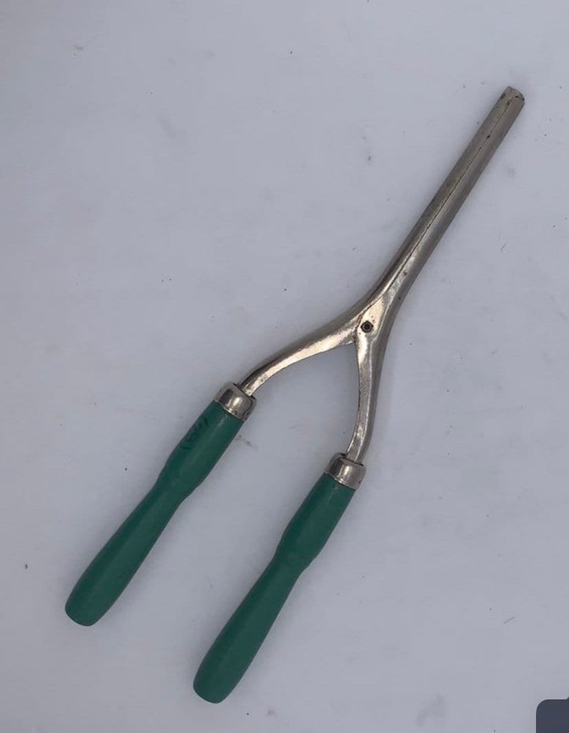 Antiker Lockenstab, Haarzange, Grüner Holzgriff, Hergestellt in Den Usa, 9, 5 "Lang, Schöner Vintage Zustand, Feder Funktioniert, Niedlich Für Die Antiker Lockenstab, Haarzange, Grüner Holzgriff, Hergestellt in Den Usa, 9, 5 "Lang, Schöner Vintage Zustand, Feder Funktioniert, Niedlich Für Die von Etsy - QuiltsAndTreasuresJ