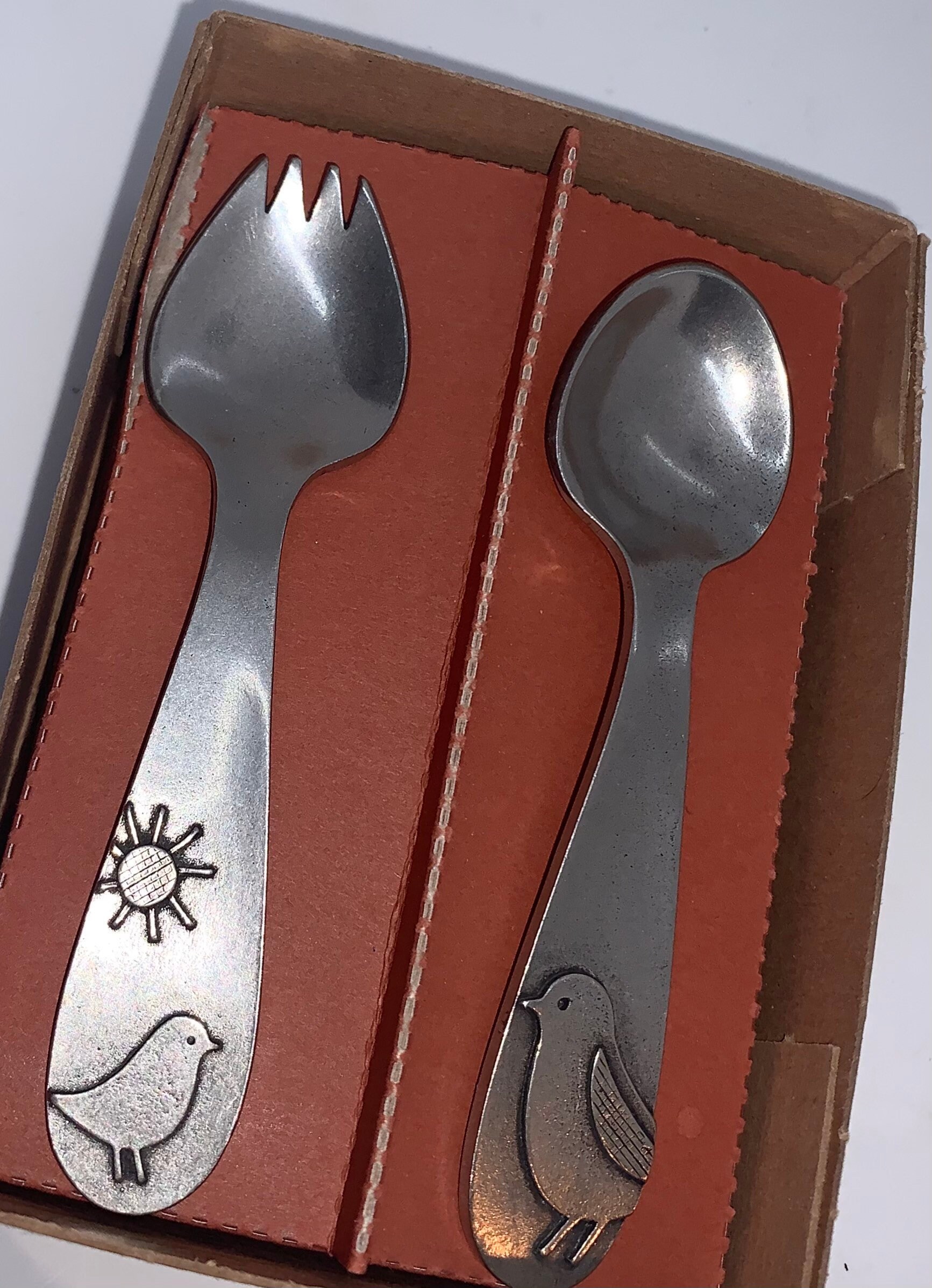 Beehive Baby Spork Und Fütterungslöffel, Niedliches Vogel-Sun-Motiv, Neu Im Karton, Hergestellt in Den Usa, Bienenstock-Küchengeschirr, Zinn von Etsy - QuiltsAndTreasuresJ