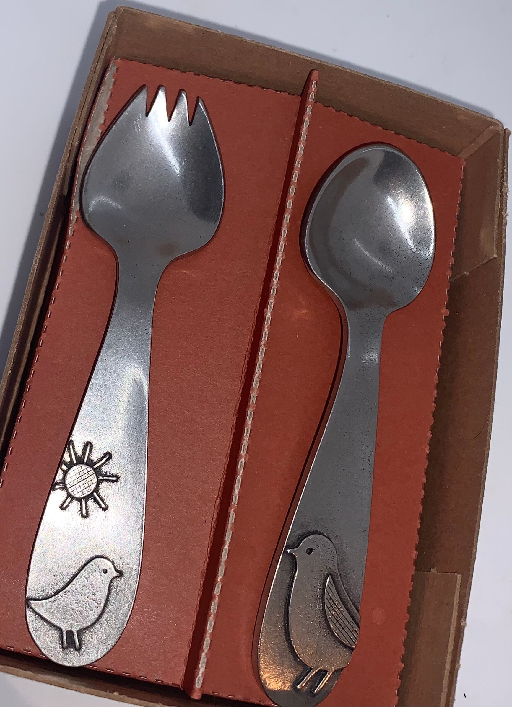 Bienenkorb Baby Spork Und Futterlöffel, Niedliches Vogel-Sonnen-Motiv, Neu in Box, Hergestellt Den Usa, Bienenkorb-Küchengeschirr, Zinn von Etsy - QuiltsAndTreasuresJ