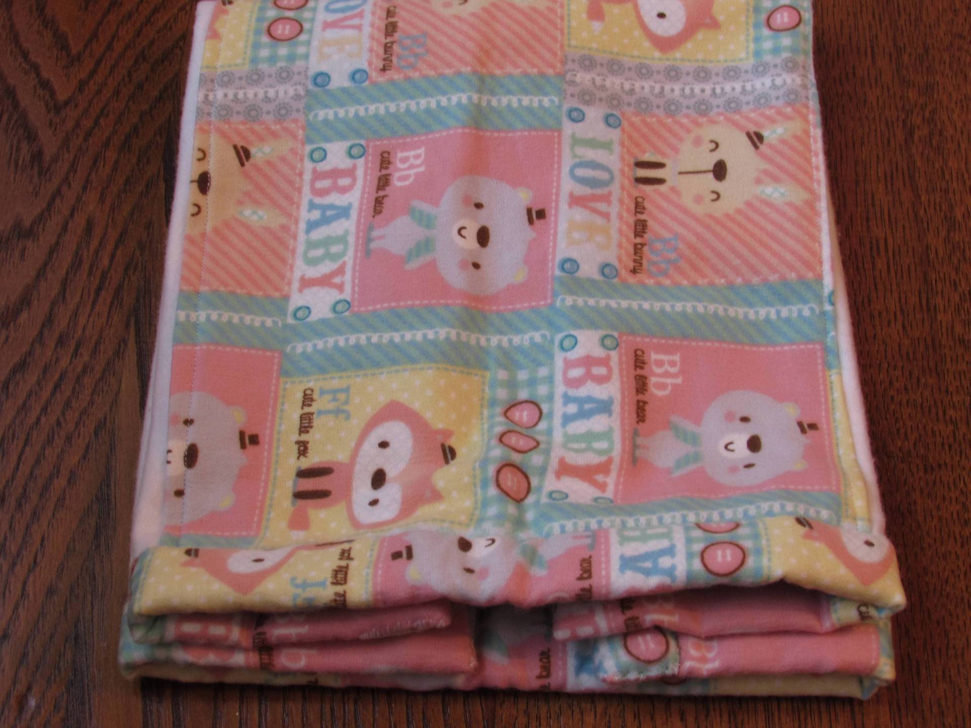 Rosa Und Grün Baby-Tiere Flanell-Material Säugling Spucktuch/Kind Kleine Puppe Decke von Etsy - RAHcreationsUS