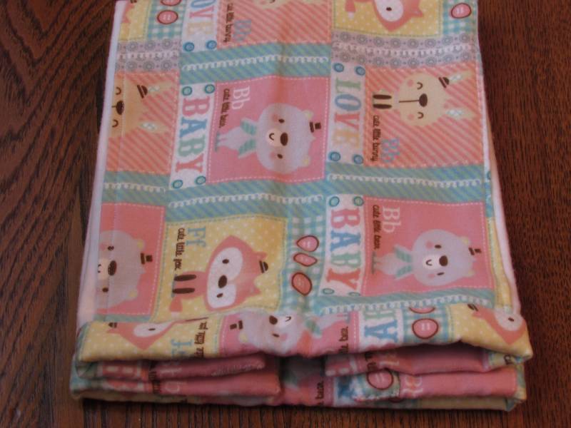 Rosa Und Grün Baby-Tiere Flanell-Material Säugling Spucktuch/Kind Kleine Puppe Decke von Etsy - RAHcreationsUS