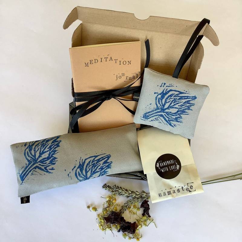 Meditation Geschenk-Set | Lavendel Geschenkbox Yoga Geschenk Box Lavendel Set Spa Entspannung von Etsy - RAINAATELIER