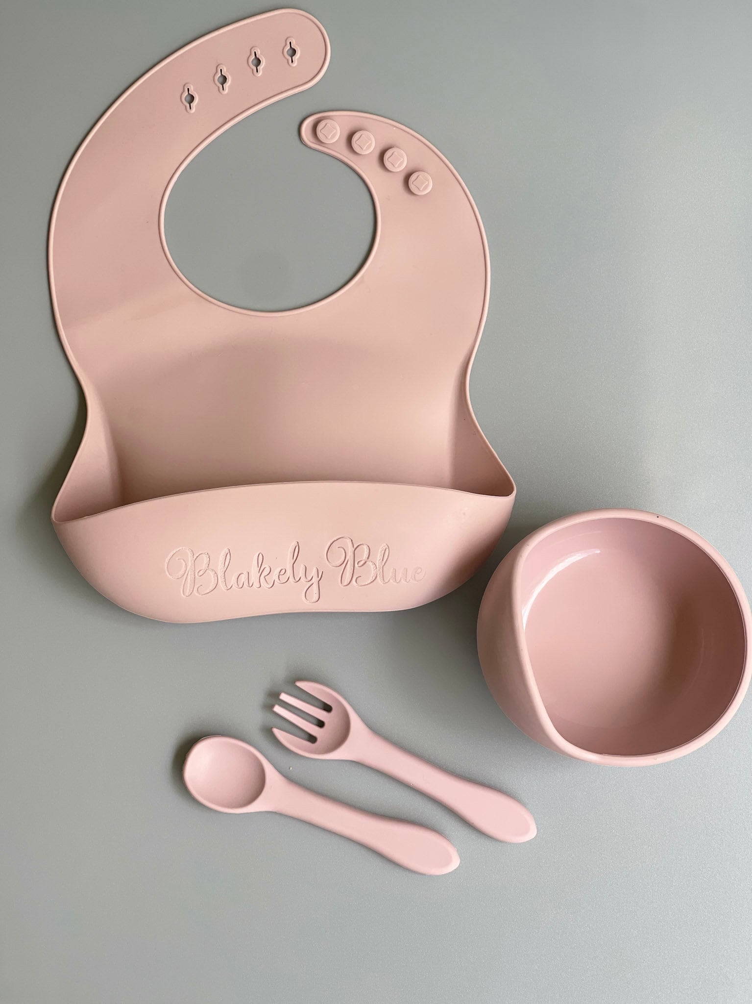 4-Teiliges Silikon-Essset, Personalisiertes Silikon-Baby-Lätzchen-Set, Silikon-Lätzchen, Silikonschale, Personalisierter Babylöffel von Etsy - RBcraftandmore
