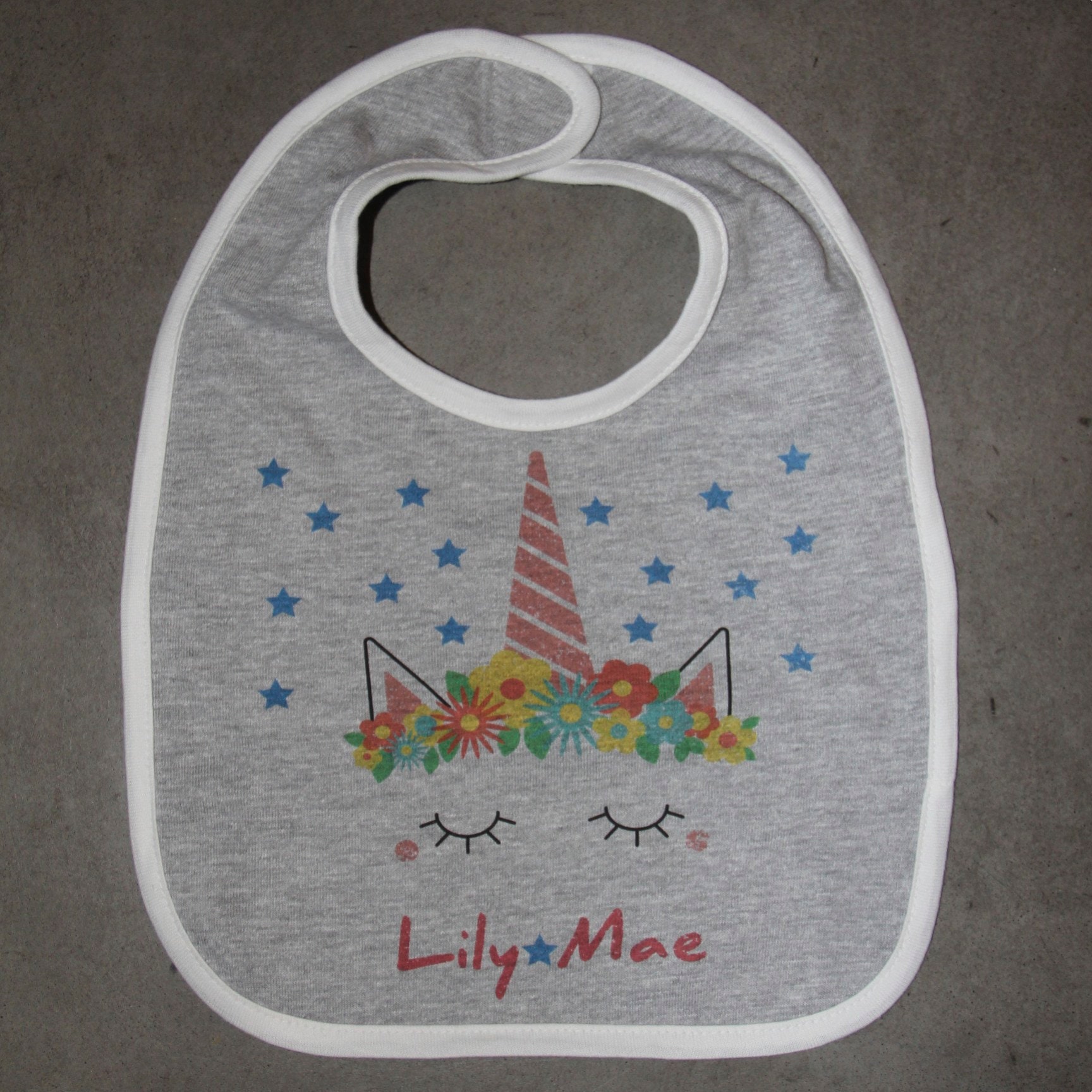 Personalisierte Einhorn Baby Lätzchen von Etsy - RH2Creations