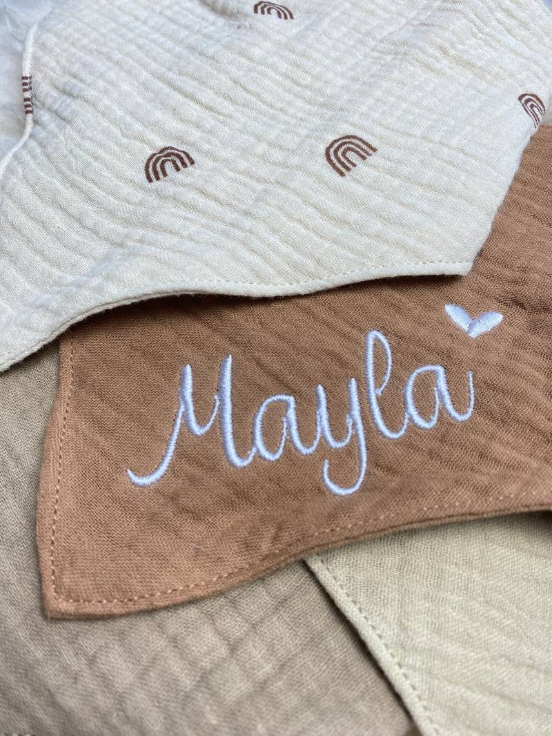 Personaliserbare Halstücher | Musselin Lätzchen Personalisiert Regenbogen Rainbow Verschiedene Farben Gestickt Bestickt von Etsy - Rackertouille