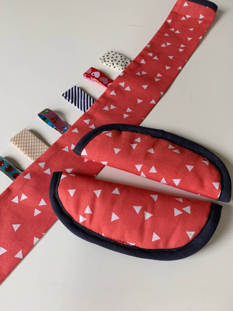 Kinderwagen Buggy Bezugsset Gurtpolster + Bügelschoner Triangles Coral von Etsy - Rafetti