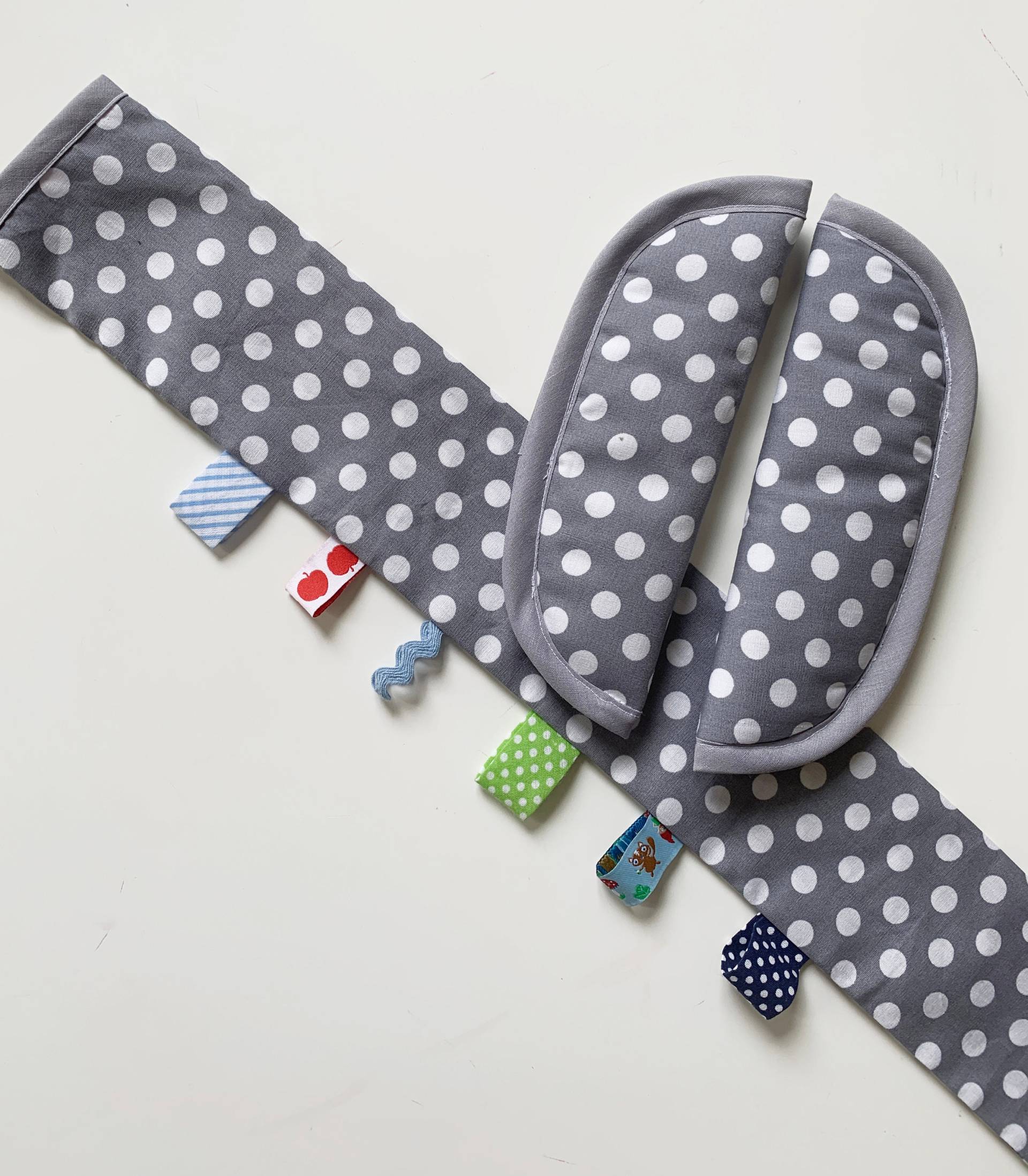 Kinderwagen Gurtschoner Gurtpolster + Bügelschoner Polka Dots von Etsy - Rafetti