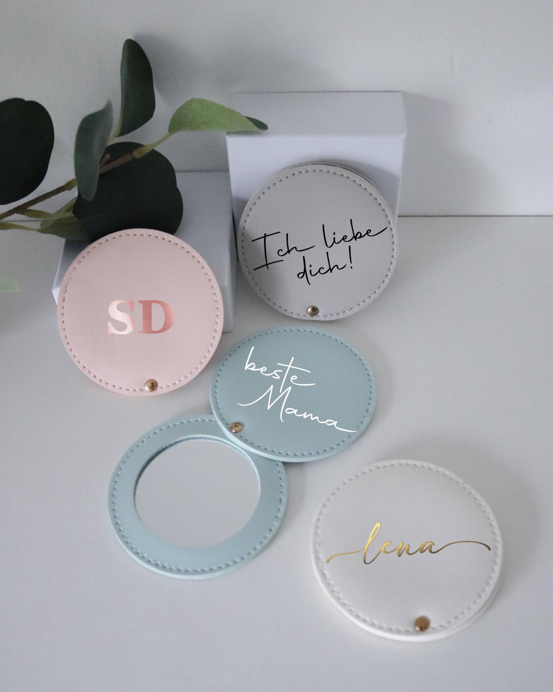 Personalisierter Runder Taschenspiegel in Lederoptik | Name Widmung Handspiegel Pastell Personalisierter Runder Taschenspiegel in Lederoptik | Name Widmung Handspiegel Pastell von Etsy - RainbowsAndMemories