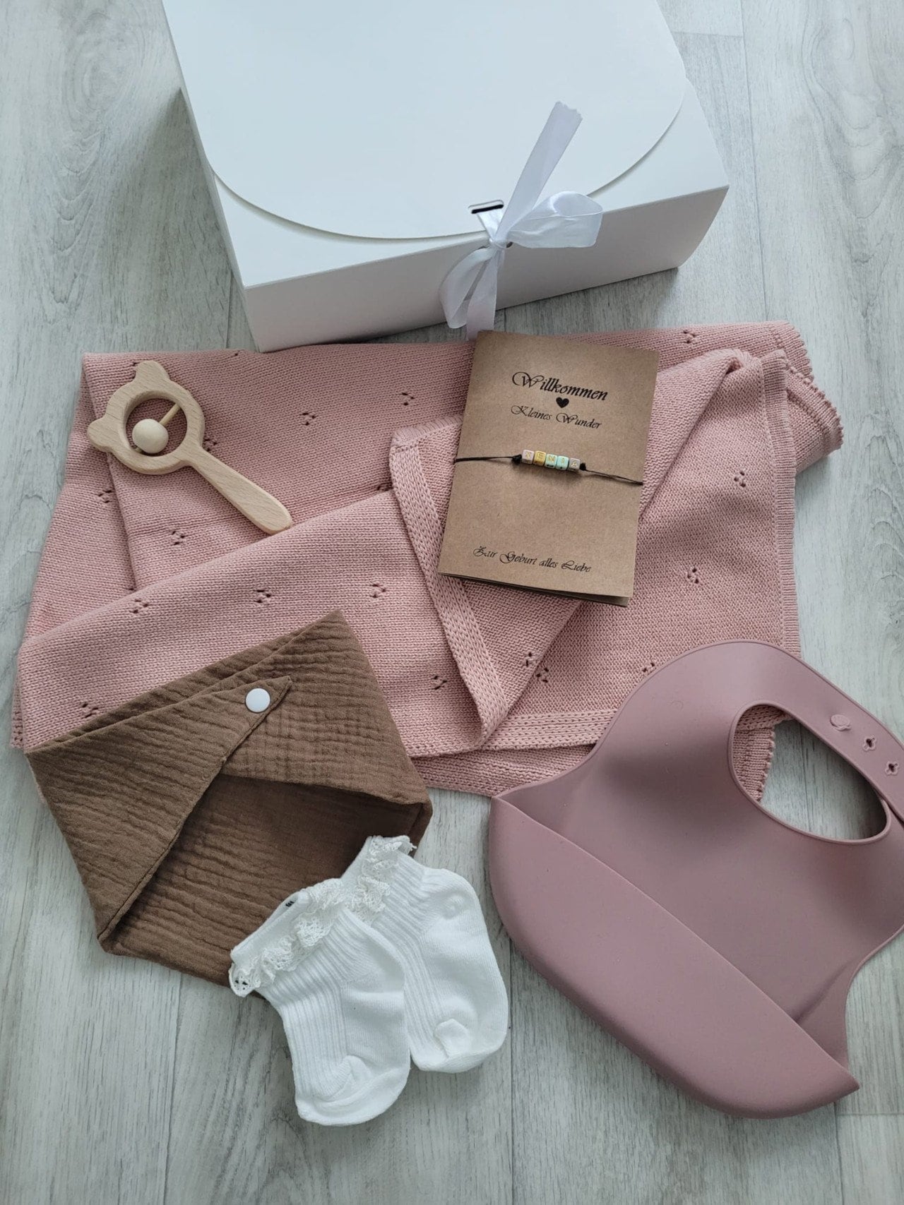 Geschenk Zur Geburt Box Karte Mit Namen Babyset Babyparty Babydecke Mädchen//13 Geschenk Zur Geburt Box Karte Mit Namen Babyset Babyparty Babydecke Mädchen//13 von Etsy - Rapodo