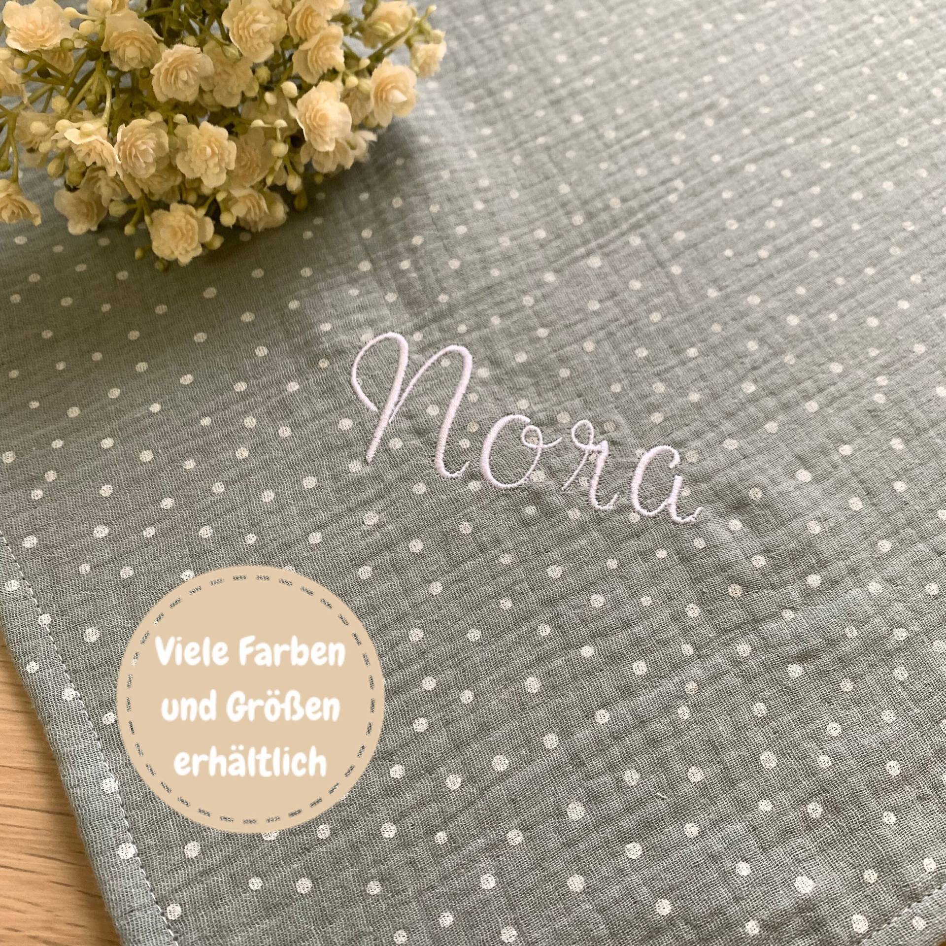 Musselintuch Mit Punkten Und Namen - Personalisiert Spucktuch Musselindecke Geschenk Zur Geburt Musselintuch Mit Punkten Und Namen - Personalisiert Spucktuch Musselindecke Geschenk Zur Geburt von Etsy - RatzFratzHandmade