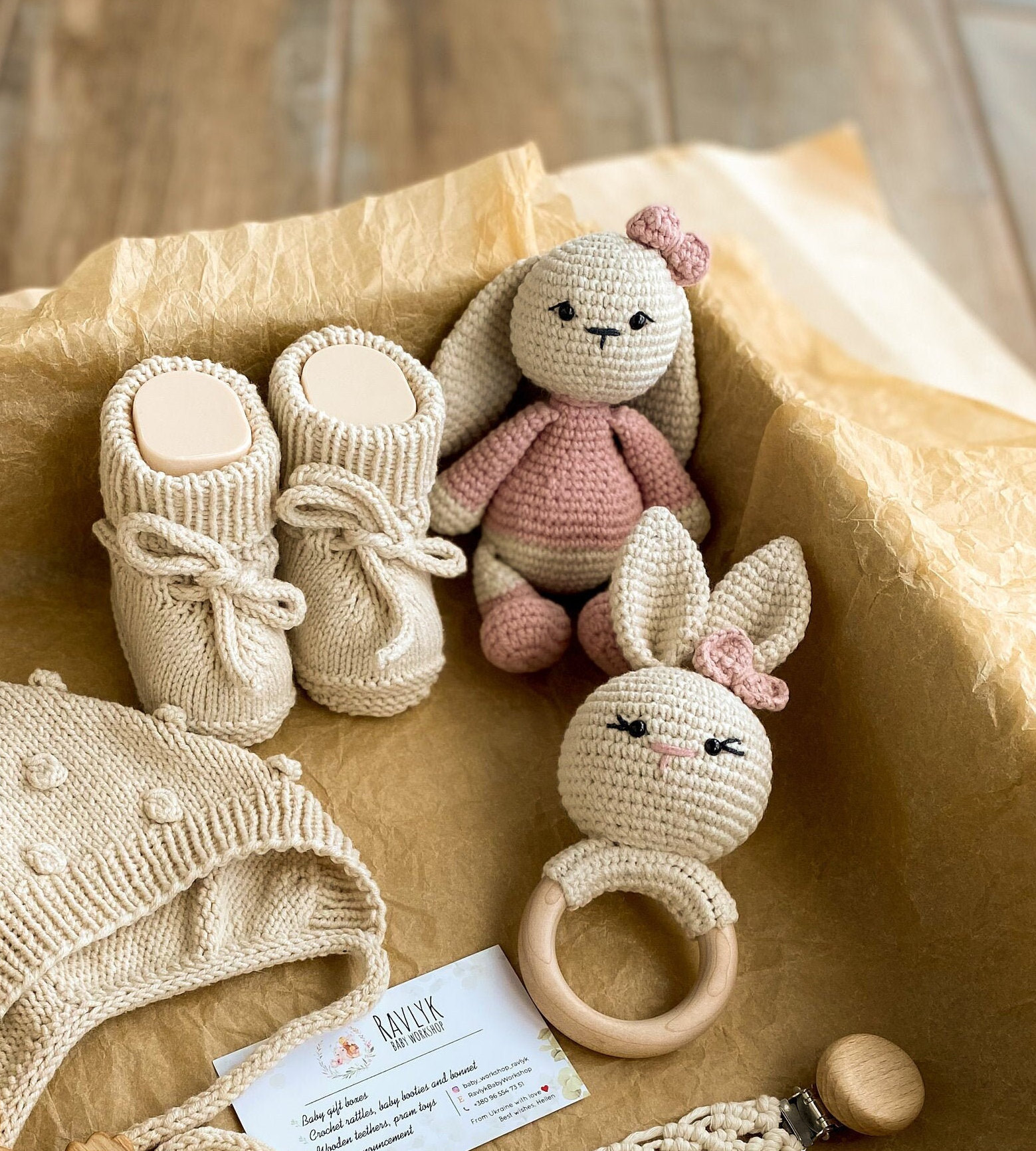 Baby Geschenkkorb Für Schwangere Schwester Mit Glückwünsche Hase Stofftier Neue Eltern Erwarten Offenbaren Willkommen Geschenkbox von Etsy - RavlykBabyWorkshop