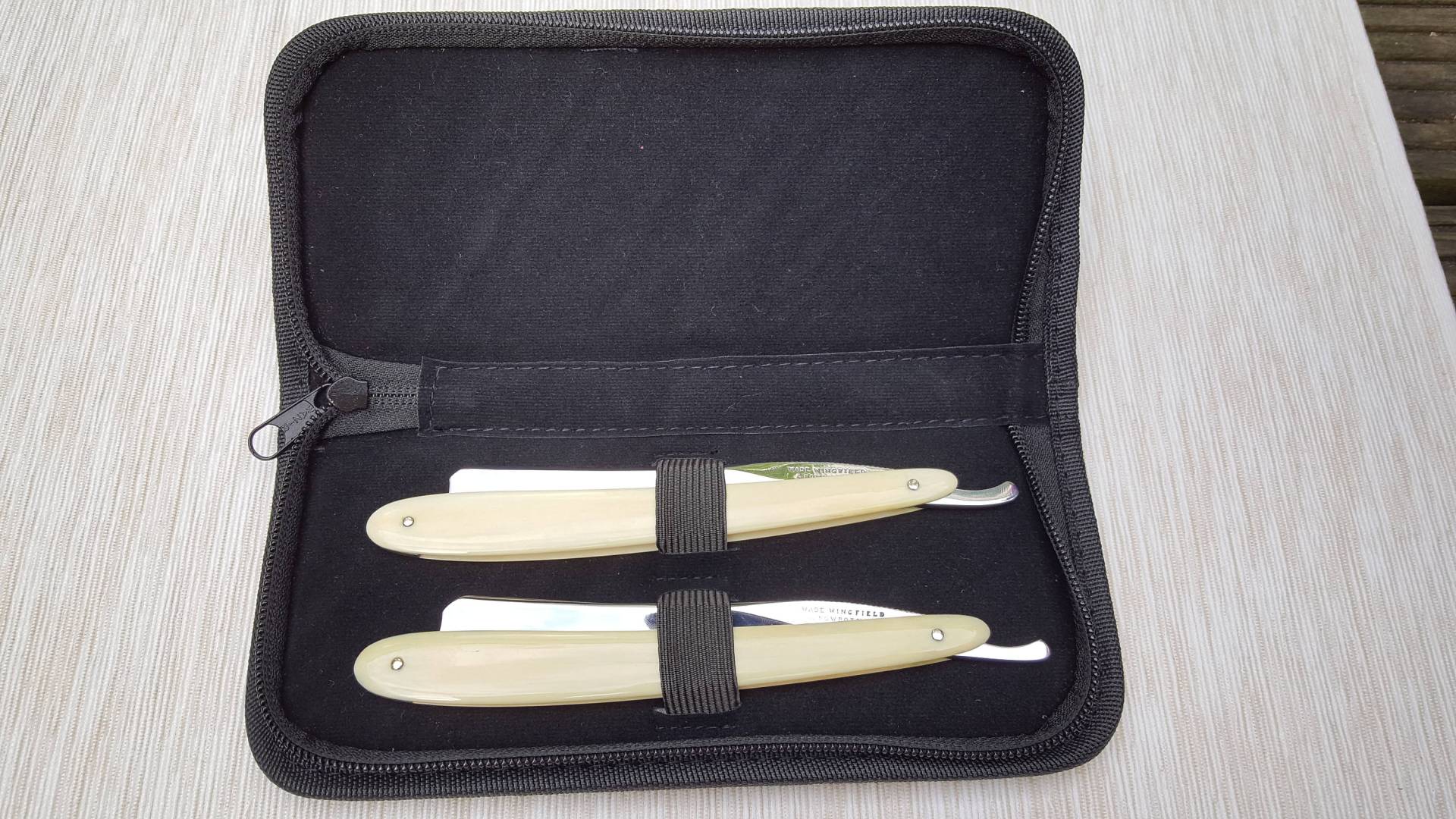 Reißverschluss Etui Für 2 Rasiermesser Schwarzes Kunstleder Von Windrose, Aufbewahrungstasche von Etsy - RazorsandMore
