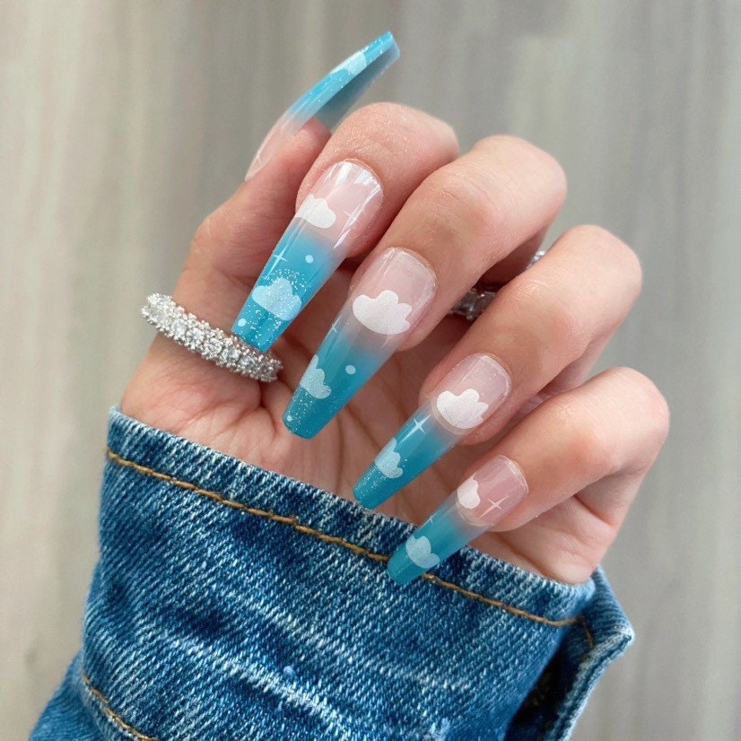 Blaue Wolken Lang/Sarg Nägel Press On Nageldesign Künstliche Klebenägel Mit Design Blaue Wolken Lang/Sarg Nägel Press On Nageldesign Künstliche Klebenägel Mit Design von Etsy - RedLeopardNails