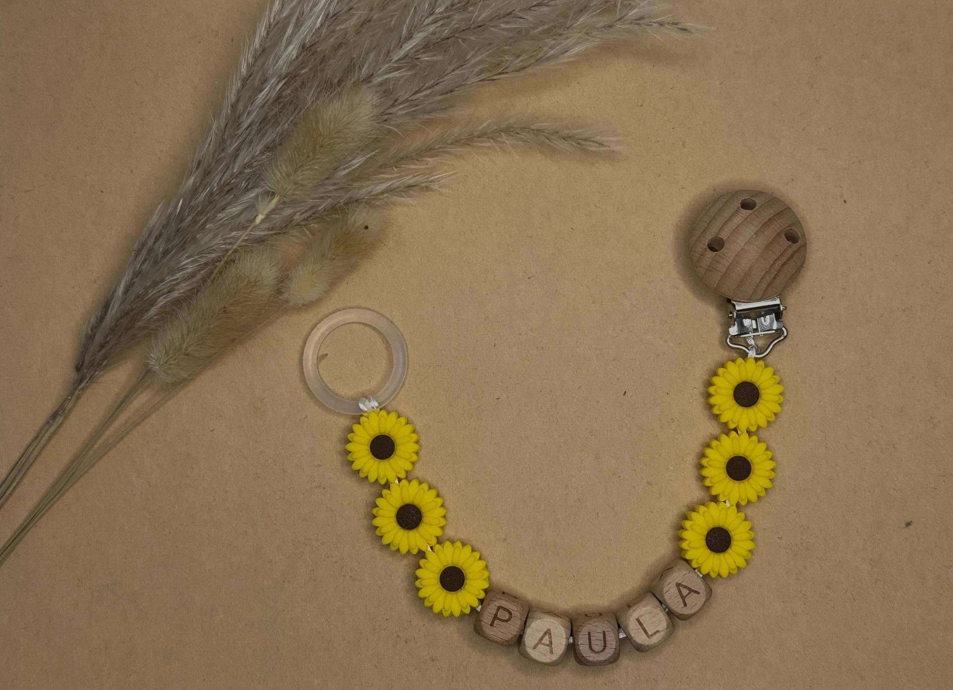 Personalisierte Schnullerkette Mit Gänseblümchen Personalisierte Schnullerkette Mit Gänseblümchen von Etsy - ReginaBabyetsy