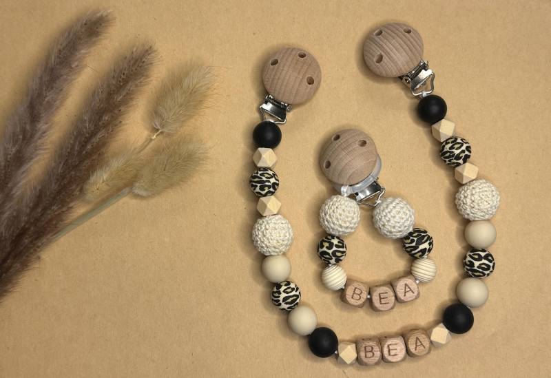 Personalisierte Schnullerkette & Kinderwagenkette Mit Leopardenperlen Im Set von Etsy - ReginaBabyetsy