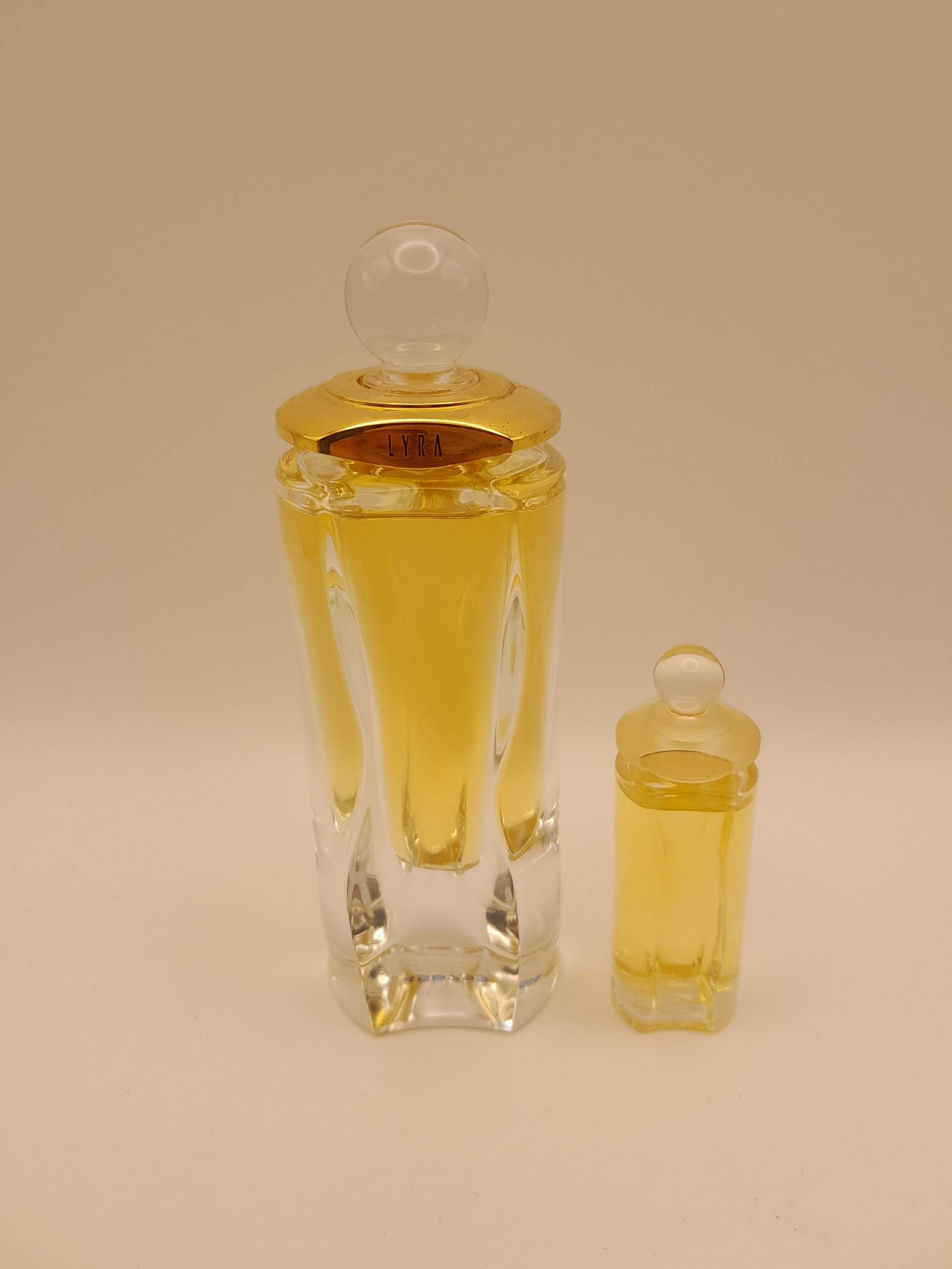 Alain Delon Lyra | 1993 - 15 Ml Parfümextrakt Splash Vintage-Flasche Aus Den 1990Er Jahren Damenparfüm Kostenlose Miniatur Alain Delon Lyra | 1993 - 15 Ml Parfümextrakt Splash Vintage-Flasche Aus Den 1990Er Jahren Damenparfüm Kostenlose Miniatur von Etsy - ReginasPerfume