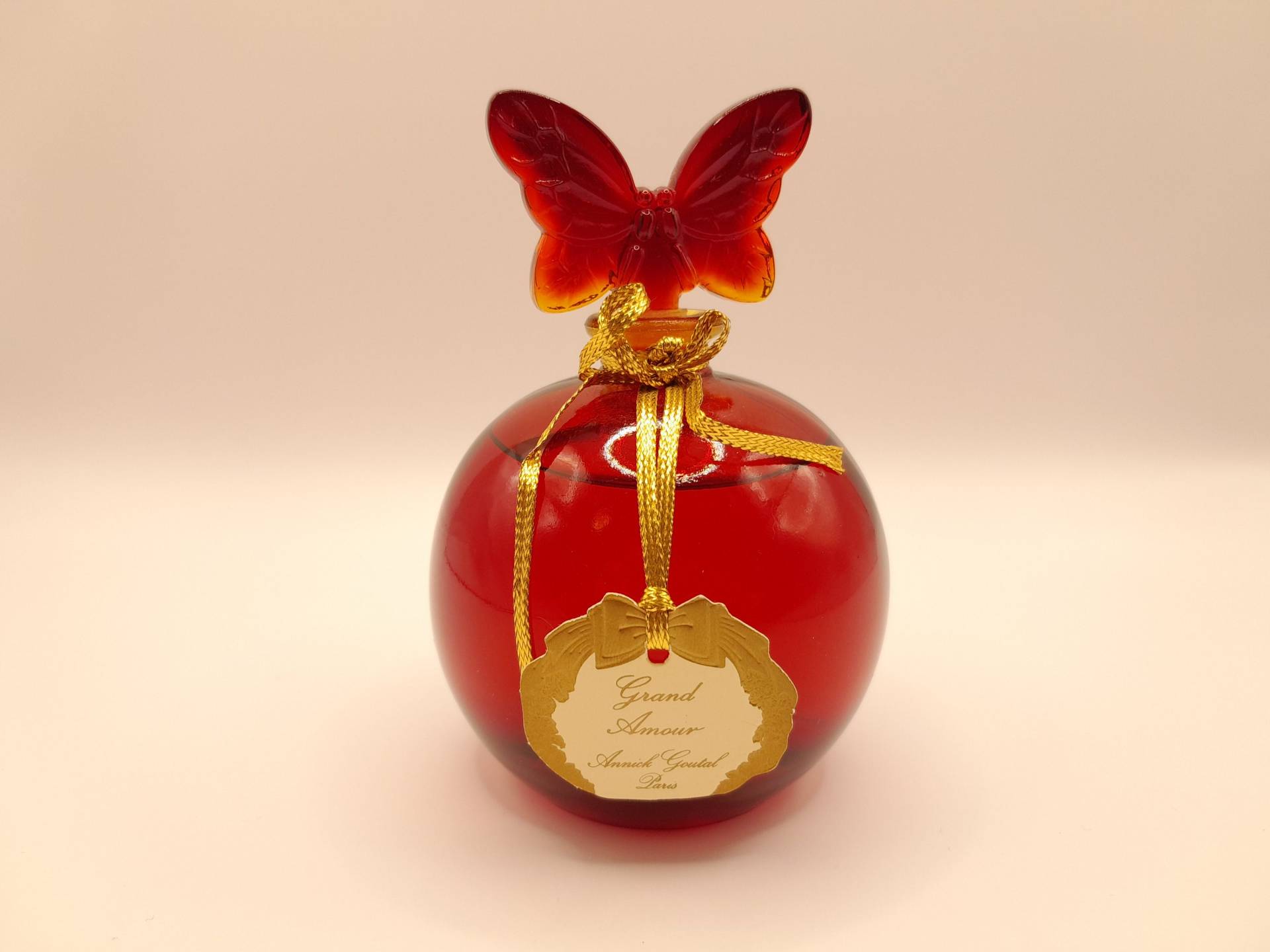 Annick Goutal Grand Amour | 1996 - 100 Ml Eau De Parfum Splash Vintage-Sammlerflasche Aus Den 1990Er Jahren Damenparfüm Boul-Flasche Annick Goutal Grand Amour | 1996 - 100 Ml Eau De Parfum Splash Vintage-Sammlerflasche Aus Den 1990Er Jahren Damenparfüm Boul-Flasche von Etsy - ReginasPerfume