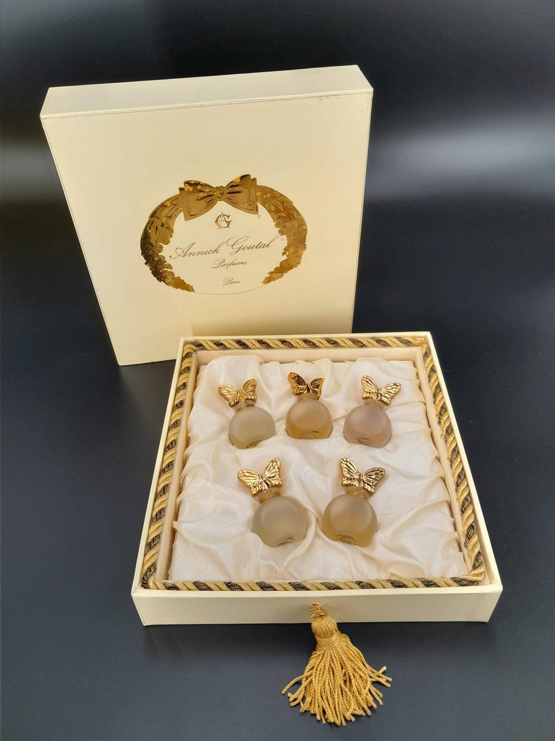Annick Goutal - Schachtel Mit 5 Schmetterlingsflaschen X 10 Ml Eau De Toilette Spritzer Versiegelt Vintage 1980Er Jahre Annick Goutal - Schachtel Mit 5 Schmetterlingsflaschen X 10 Ml Eau De Toilette Spritzer Versiegelt Vintage 1980Er Jahre von Etsy - ReginasPerfume