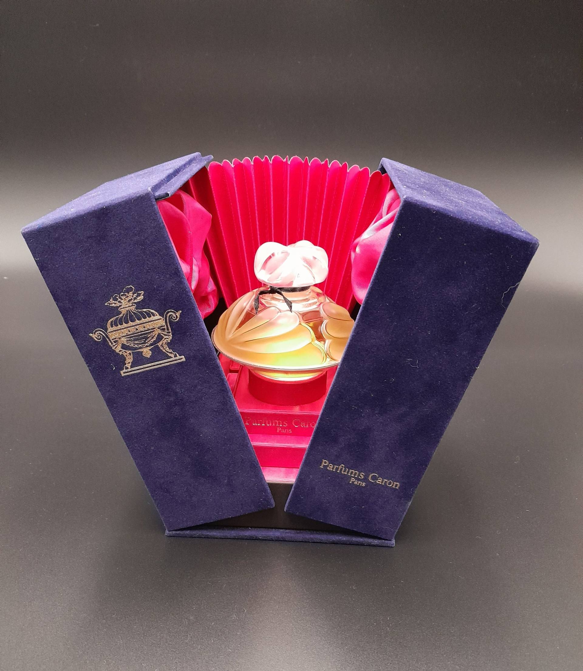 Caron N'aimez Que Moi | 1998 - 60 Ml Extrait De Parfum Cristal Lalique Nummerierte Limitierte Auflage Splash Vintage-Flasche Aus Den 1990Er Jahren Caron N'aimez Que Moi | 1998 - 60 Ml Extrait De Parfum Cristal Lalique Nummerierte Limitierte Auflage Splash Vintage-Flasche Aus Den 1990Er Jahren von Etsy - ReginasPerfume