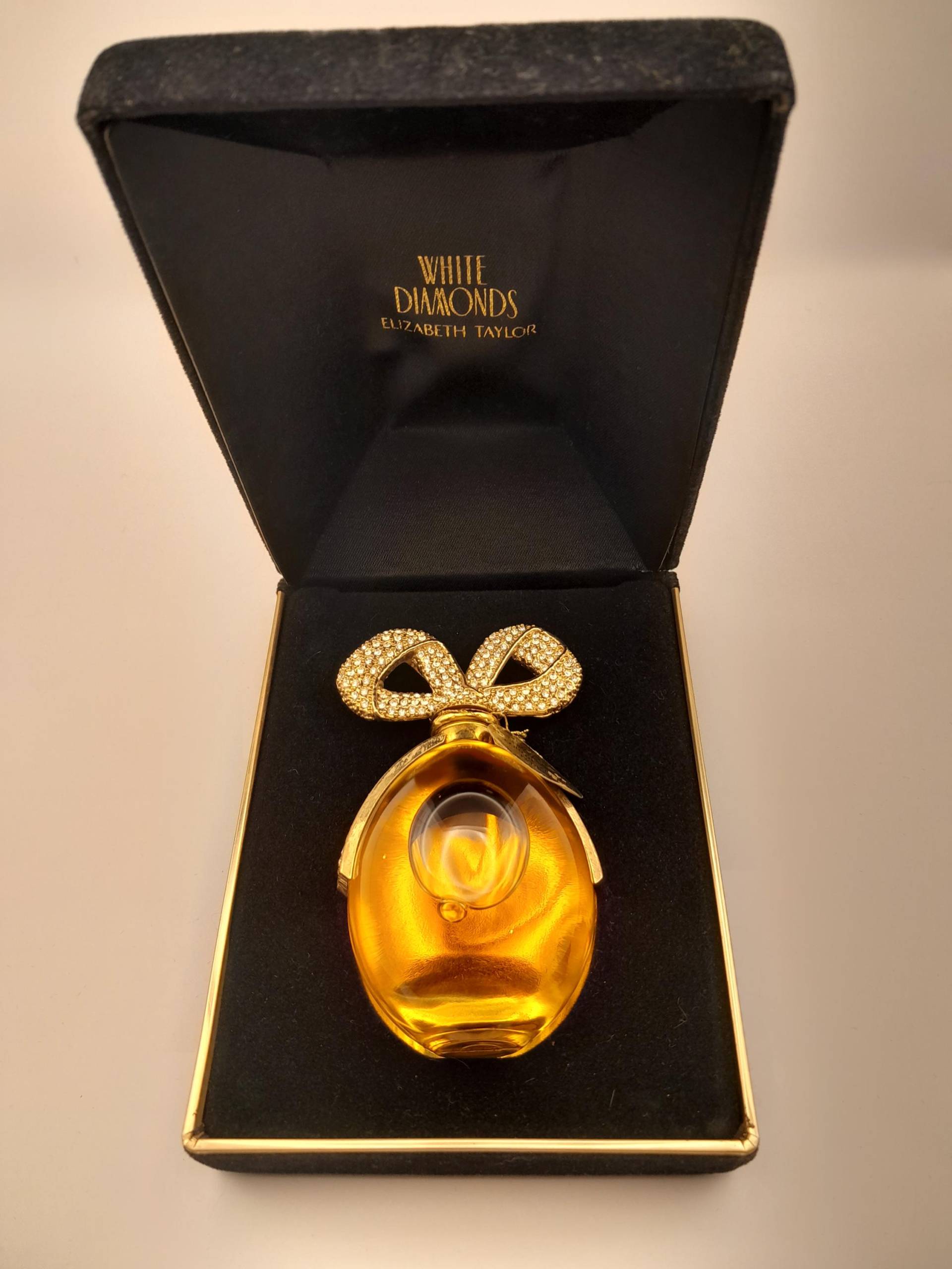 Elisabeth Taylor White Diamonds | 1991 - 30 Ml Parfümextrakt Splash Vintage-Flasche Aus Den 1990Er Jahren Damenparfüm Elisabeth Taylor White Diamonds | 1991 - 30 Ml Parfümextrakt Splash Vintage-Flasche Aus Den 1990Er Jahren Damenparfüm von Etsy - ReginasPerfume