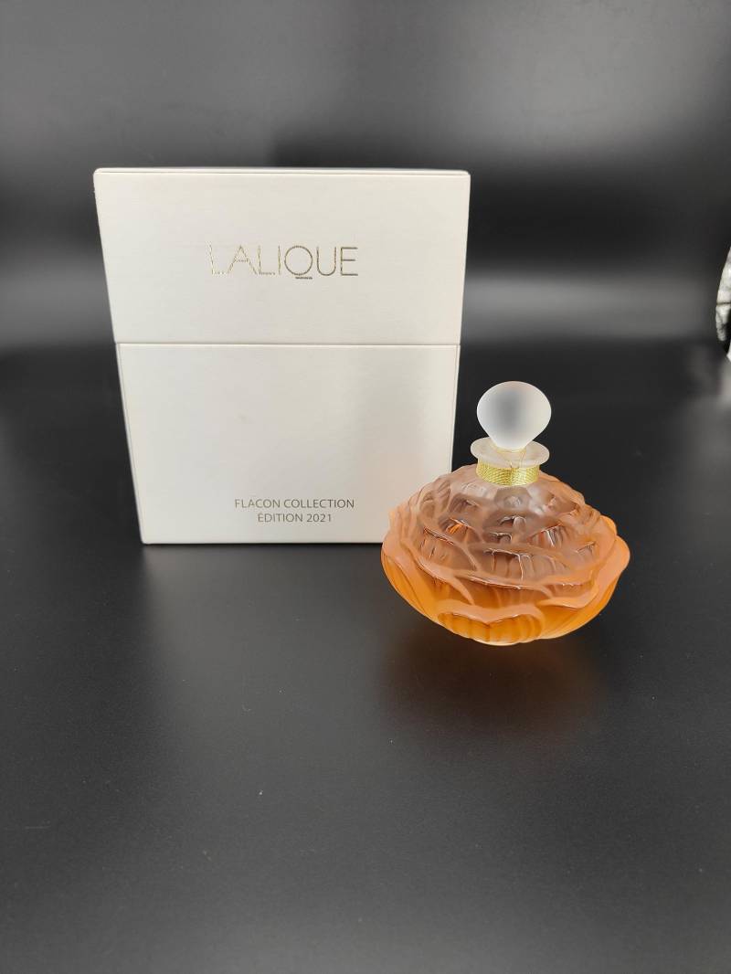 Lalique Peony | 2021 - 150Ml Extrait De Parfum Limitierte, Nummerierte Kristall-Edition Vintage-Sammlerflakon Aus Den 2020Er Jahren Lalique Peony | 2021 - 150Ml Extrait De Parfum Limitierte, Nummerierte Kristall-Edition Vintage-Sammlerflakon Aus Den 2020Er Jahren von Etsy - ReginasPerfume