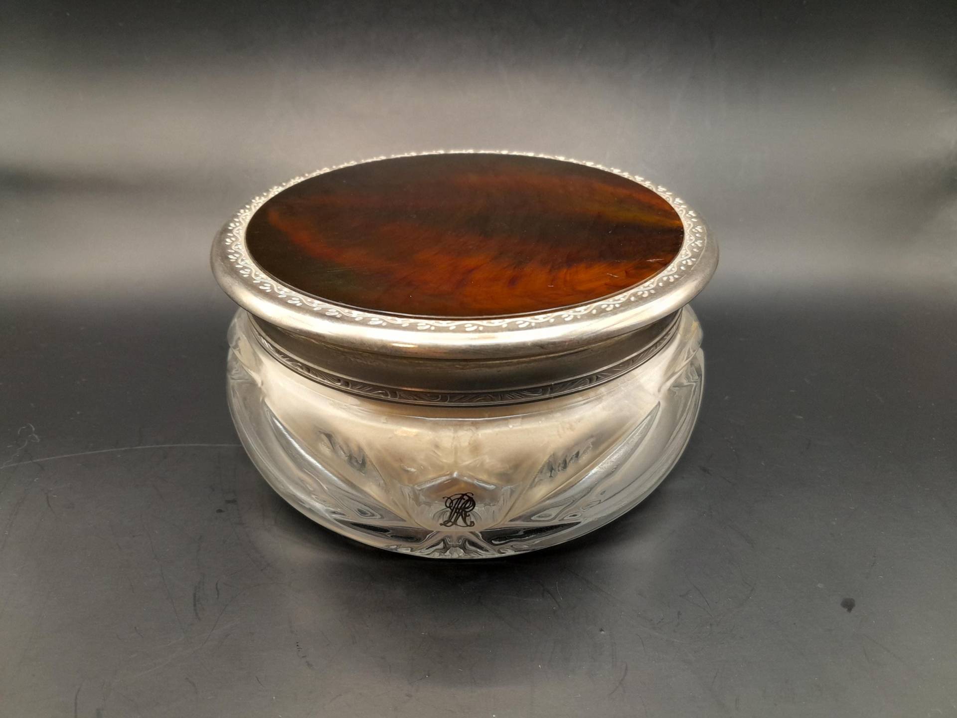 Ralph Lauren - Safari Puderdose 100G Vintage Sammlerstück Aus Den 1980Er Jahren Ralph Lauren - Safari Puderdose 100G Vintage Sammlerstück Aus Den 1980Er Jahren von Etsy - ReginasPerfume