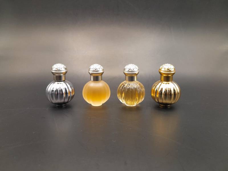 Royal Doulton | 1998 - Set Mit 4 Miniaturen Miniaturflakons Limitierte Edition Damenparfüm Royal Doulton | 1998 - Set Mit 4 Miniaturen Miniaturflakons Limitierte Edition Damenparfüm von Etsy - ReginasPerfume