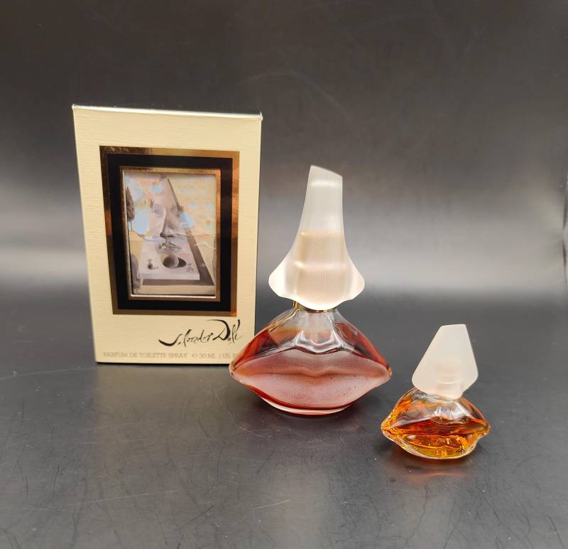 Salvador Dali | 1985 30 Ml Eau De Toilette Spray Vintage-Flasche Aus Den 1980Er-Jahren Damenparfüm Gratis Miniatur Salvador Dali | 1985 30 Ml Eau De Toilette Spray Vintage-Flasche Aus Den 1980Er-Jahren Damenparfüm Gratis Miniatur von Etsy - ReginasPerfume