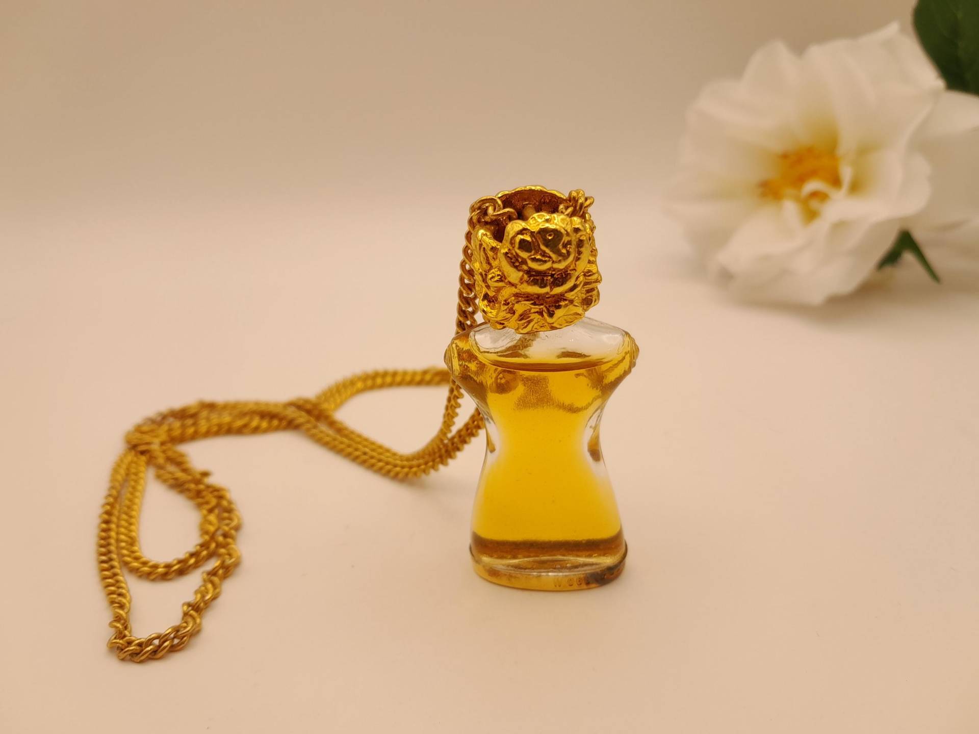 Schiaparelli Shocking | 1980Er Jahre - Miniaturjuwel 5 Ml Extrait De Parfum Spritzer Parfümanhänger Schiaparelli Shocking | 1980Er Jahre - Miniaturjuwel 5 Ml Extrait De Parfum Spritzer Parfümanhänger von Etsy - ReginasPerfume