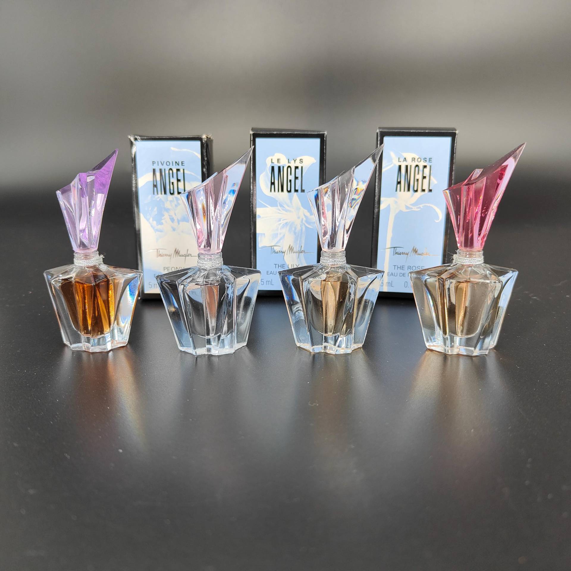 Thierry Mugler - Angel 4 Miniaturen 5 Ml Eau De Parfum Vintage-Flaschen Aus Den 2000Er Jahren Set Mit Parfümminiaturen Thierry Mugler - Angel 4 Miniaturen 5 Ml Eau De Parfum Vintage-Flaschen Aus Den 2000Er Jahren Set Mit Parfümminiaturen von Etsy - ReginasPerfume