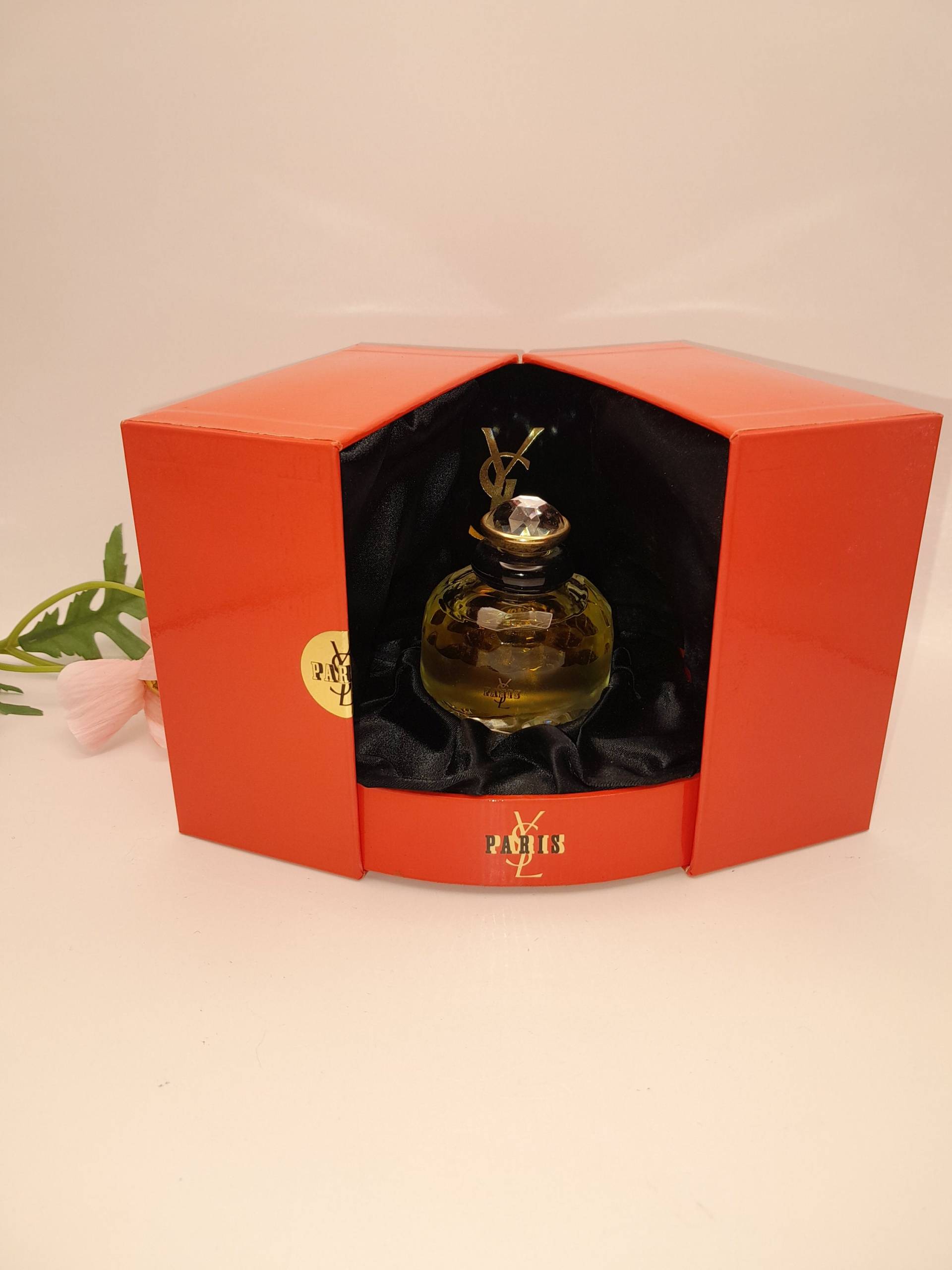 Yves Saint Laurent Paris - 25 Ml Parfümextrakt Diamant-Kollektion Vintage-Sammlerflasche Aus Den 1990Er Jahren Yves Saint Laurent Paris - 25 Ml Parfümextrakt Diamant-Kollektion Vintage-Sammlerflasche Aus Den 1990Er Jahren von Etsy - ReginasPerfume