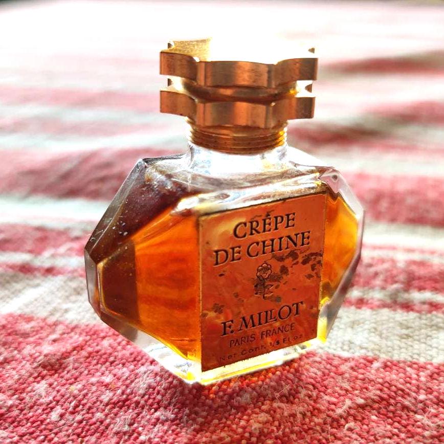 Crepe De Chine F. Millot Parfum Extrait 1/5 Fl.oz Splash Miniature From 1930S 1940S Crepe De Chine F. Millot Parfum Extrait 1/5 Fl.oz Splash Miniature From 1930S 1940S von Etsy - Residenzler