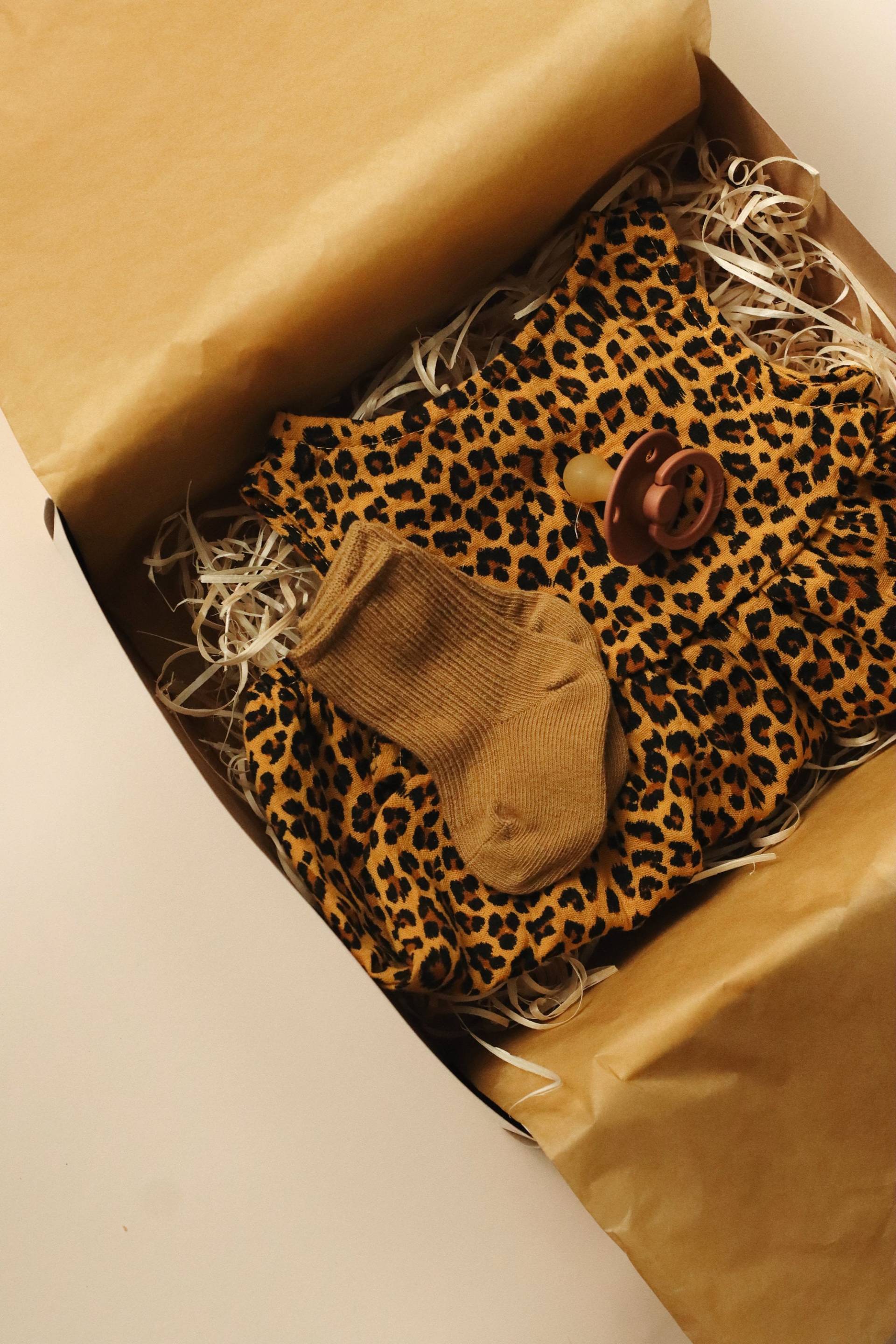 Geschenkkorb Für Mädchen - Geschenkbox Für Gepard Bodysuit Geschenk Zur Geburt Geschenkkorb Für Mädchen - Geschenkbox Für Gepard Bodysuit Geschenk Zur Geburt von Etsy - RipkaStore