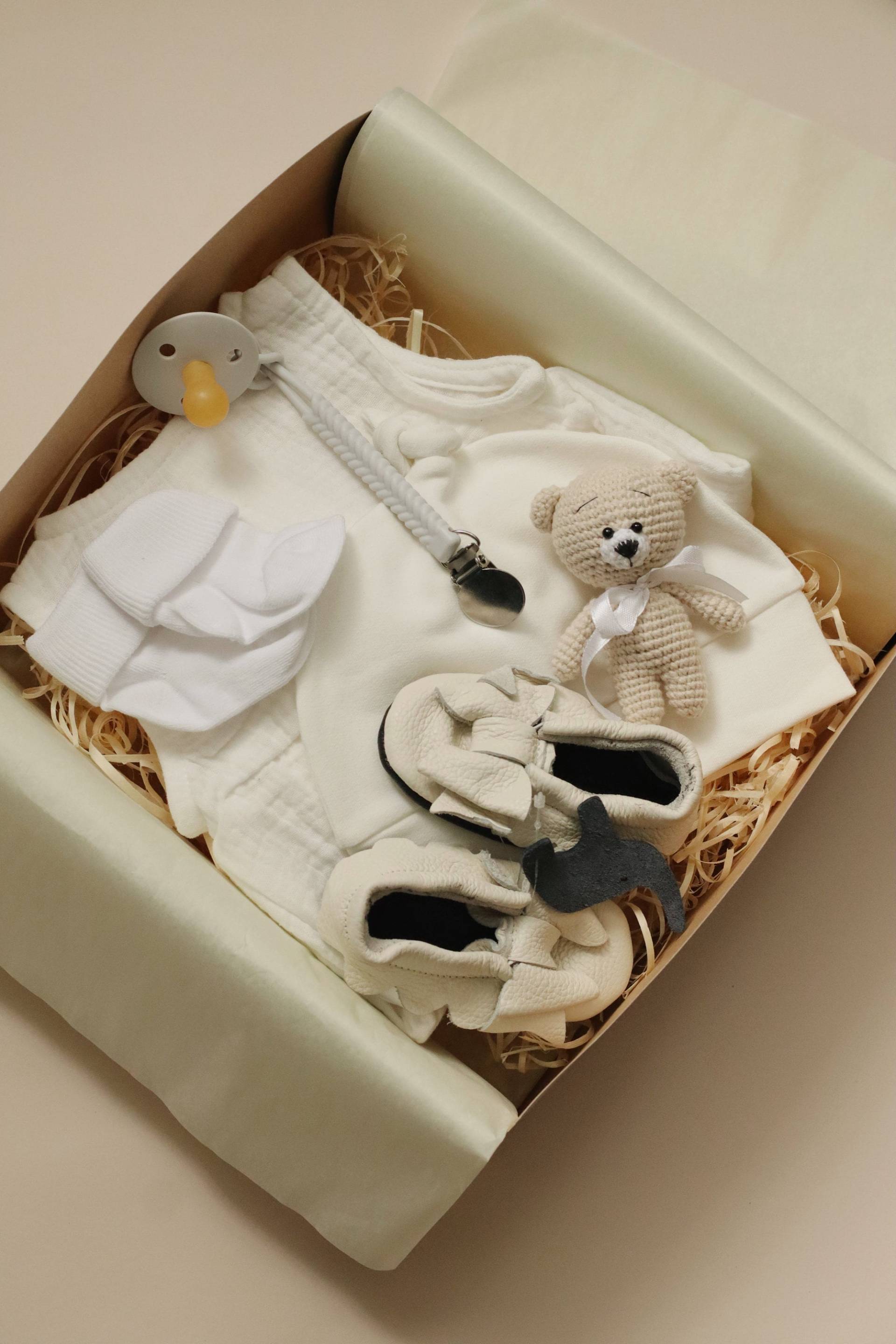 Neugeborenen Geschenkkorb - Willkommen Geschenk Set Neugeborene Baby Mädchen Geschenkbox Werdende Mama Shower Weiße Box Neugeborenen Geschenkkorb - Willkommen Geschenk Set Neugeborene Baby Mädchen Geschenkbox Werdende Mama Shower Weiße Box von Etsy - RipkaStore