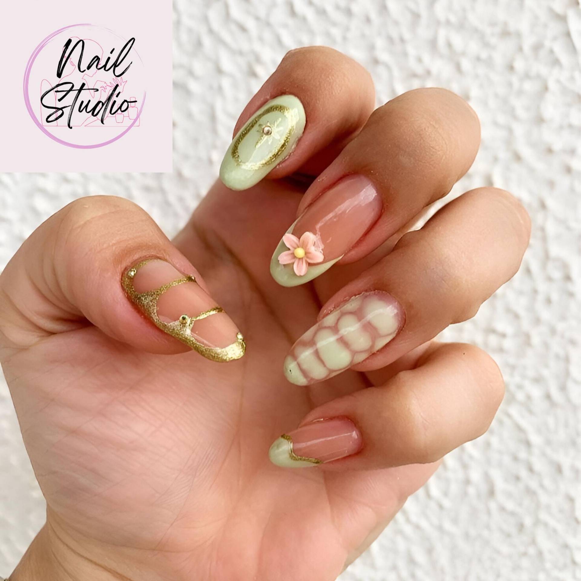Handmade Pastel Green Press On Nails | Mint & Gold 3D Flower Nail Art With Knit Texture & French Tips Cute Reusable False Set von Etsy - RnhrdtShop