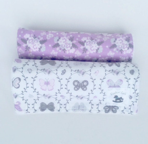 Floral Spucktuch - Schmetterling Spucktücher Lavendel Floral Spucktuch - Schmetterling Spucktücher Lavendel von Etsy - RockinColt