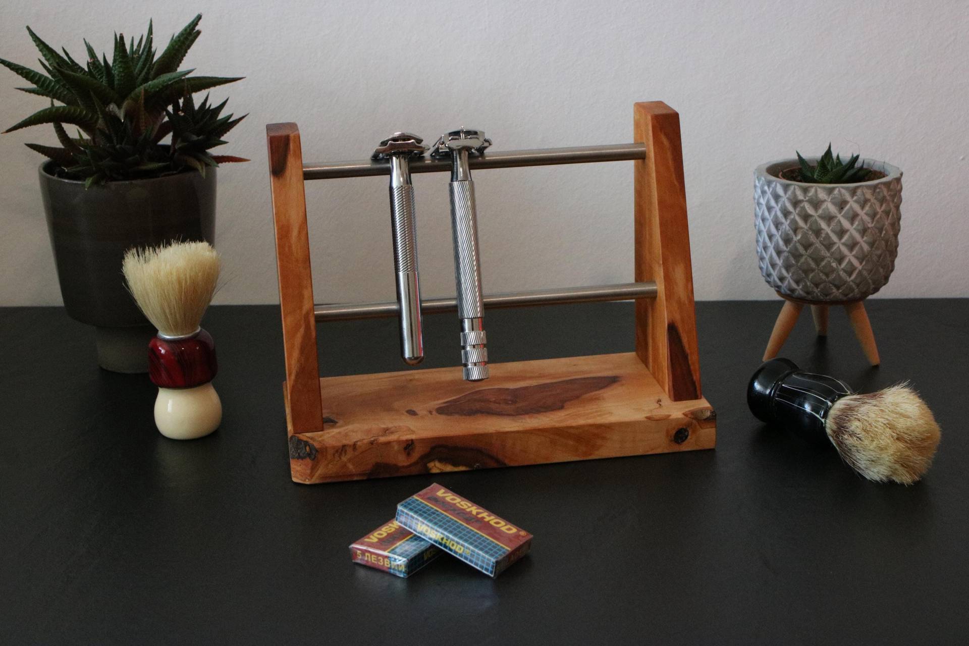 Rasierhobel Ständer Mit Einzigartiger Und Individueller Maserung Aus Apfelbaumholz Edelstahlstangen Rasierhobel Ständer Mit Einzigartiger Und Individueller Maserung Aus Apfelbaumholz Edelstahlstangen von Etsy - RolandsHolzwerkstatt