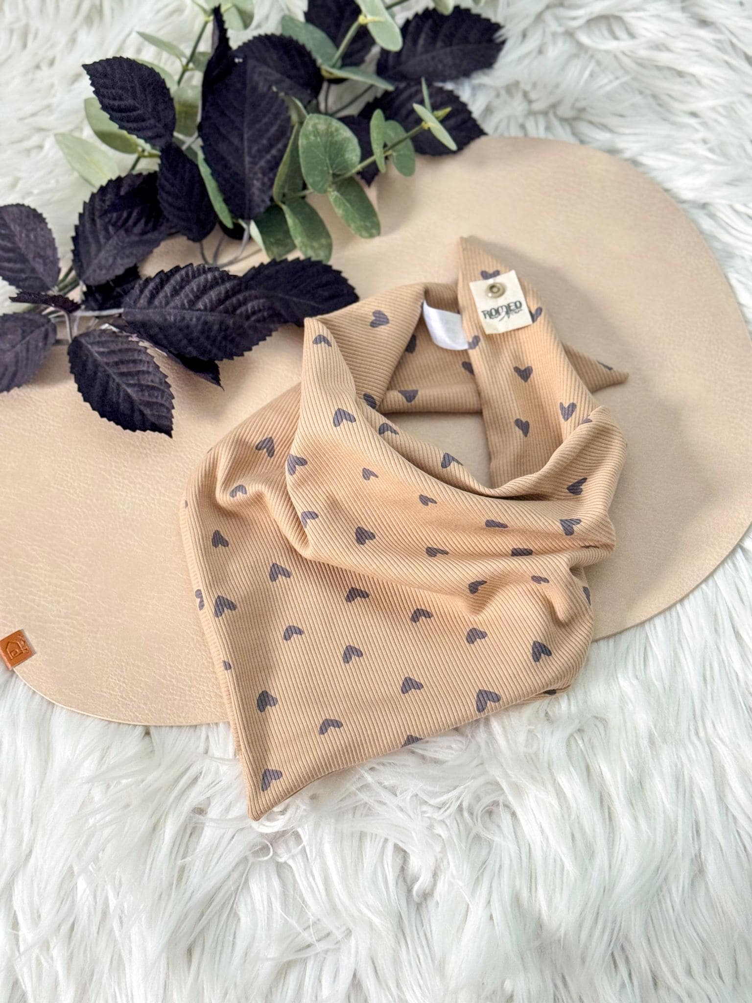 Dreieckstuch Für Babys, Halstuch Mit Namen, Sabberlätzchen, Schnuffeltuch, Wendehalstuch, Kindermode // Romeo & Noir Dreieckstuch Für Babys, Halstuch Mit Namen, Sabberlätzchen, Schnuffeltuch, Wendehalstuch, Kindermode // Romeo & Noir von Etsy - RomeoandNoir