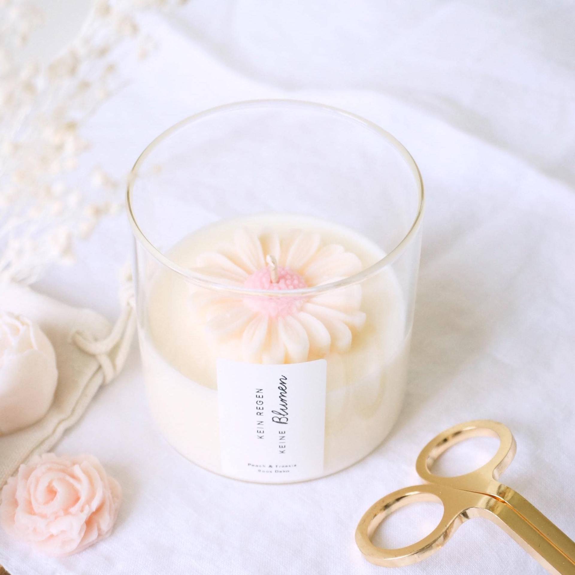Cute Scented Candle Flower Gift Idea For Her With No Rain Flowers Positive Message von Etsy - RoosDeko