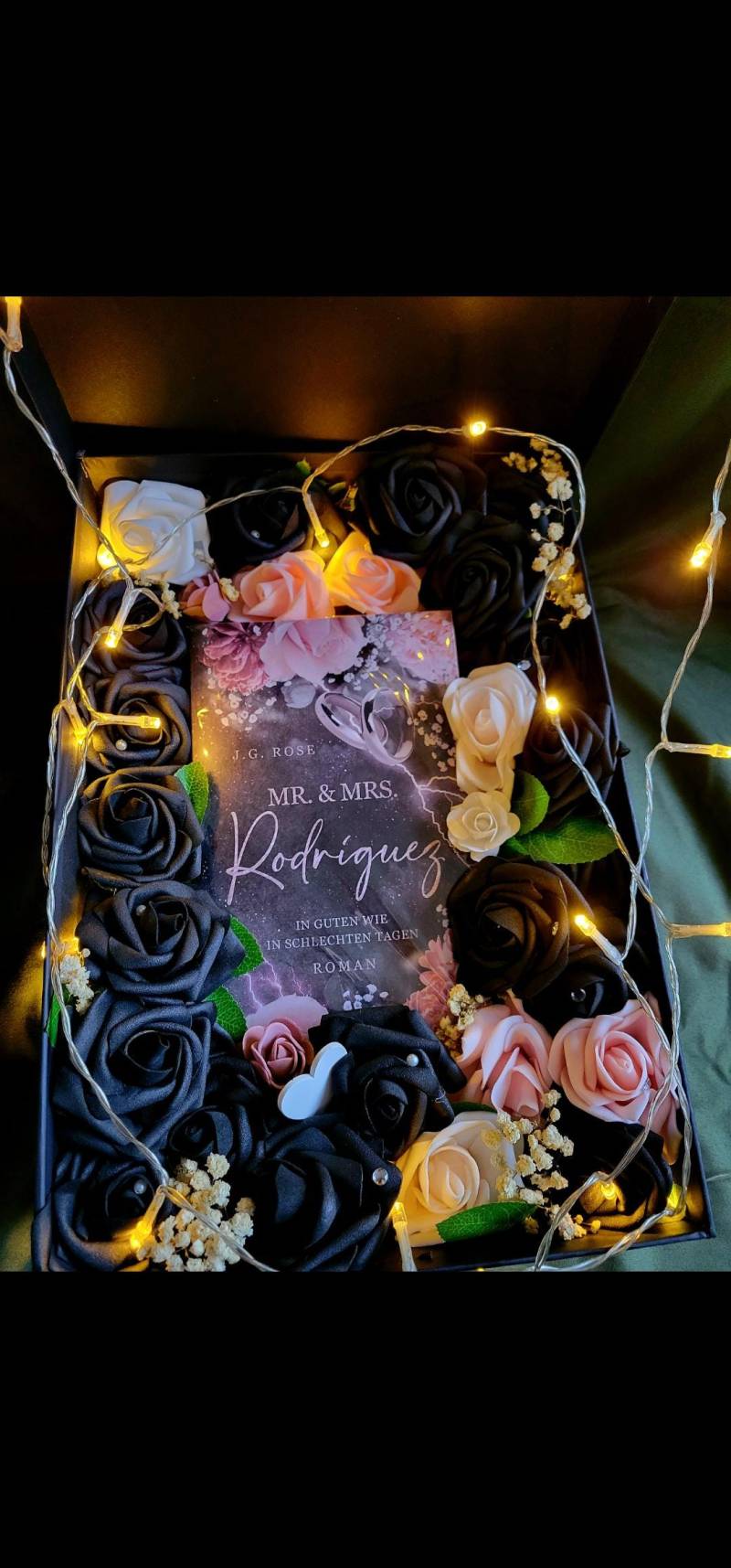 Personalisierte Buchbox Mit Rosen | Dekorative Geschenkbox Für Buchliebhaber von Etsy - RoseboundKreationen