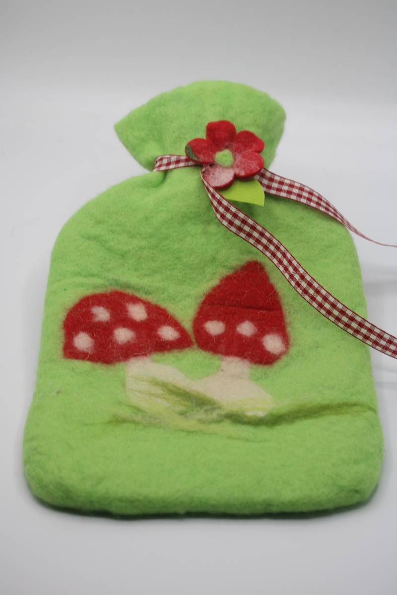 Handmade Unikat, Handgefilzte Wärmflaschenhülle -Glückspilze Treffen Märchenwärme , Wärmflasche Filz/Filzwärmeflasche Mit Glückspilzen Handmade Unikat, Handgefilzte Wärmflaschenhülle -Glückspilze Treffen Märchenwärme , Wärmflasche Filz/Filzwärmeflasche Mit Glückspilzen von Etsy - Rosenfilz