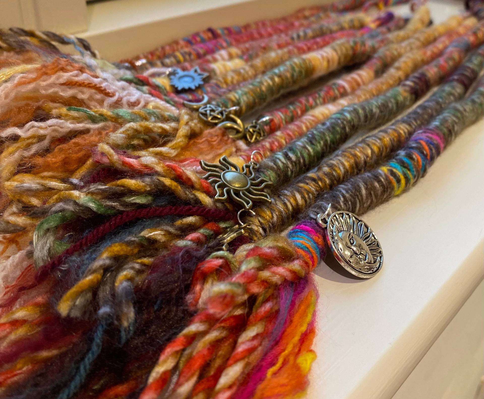 Grobstrick Wolle Haarwickel | Eine Dreadlock-Verlängerung Dread Wrap Single-Ended 30 - 30cm Lang Grobstrick Wolle Haarwickel | Eine Dreadlock-Verlängerung Dread Wrap Single-Ended 30 - 30cm Lang von Etsy - RosielocksStudio