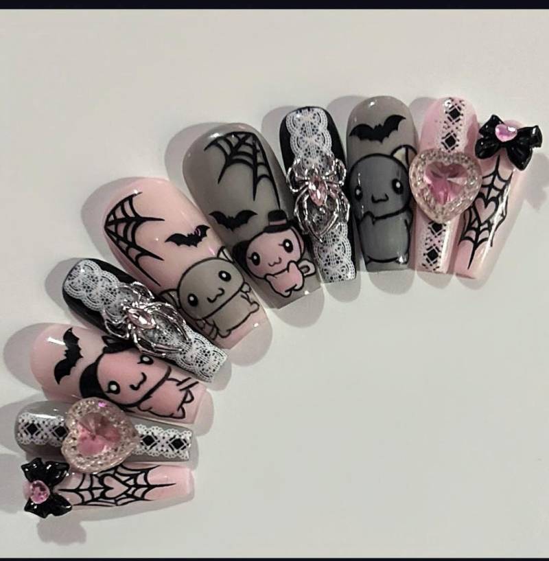 Kawaii Gothic Drücken Sie Auf Die Nägel | Pink Schwarz Spinnennetz Fledermaus Nail Art Spitze & Herz Anhänger von Etsy - RoswithaDecor