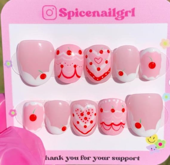 Niedliche Kirschrote Press On Nägel - Pinke Y2K Kawaii Gefälschte Mit Herz & Obst Design von Etsy - RoswithaDecor