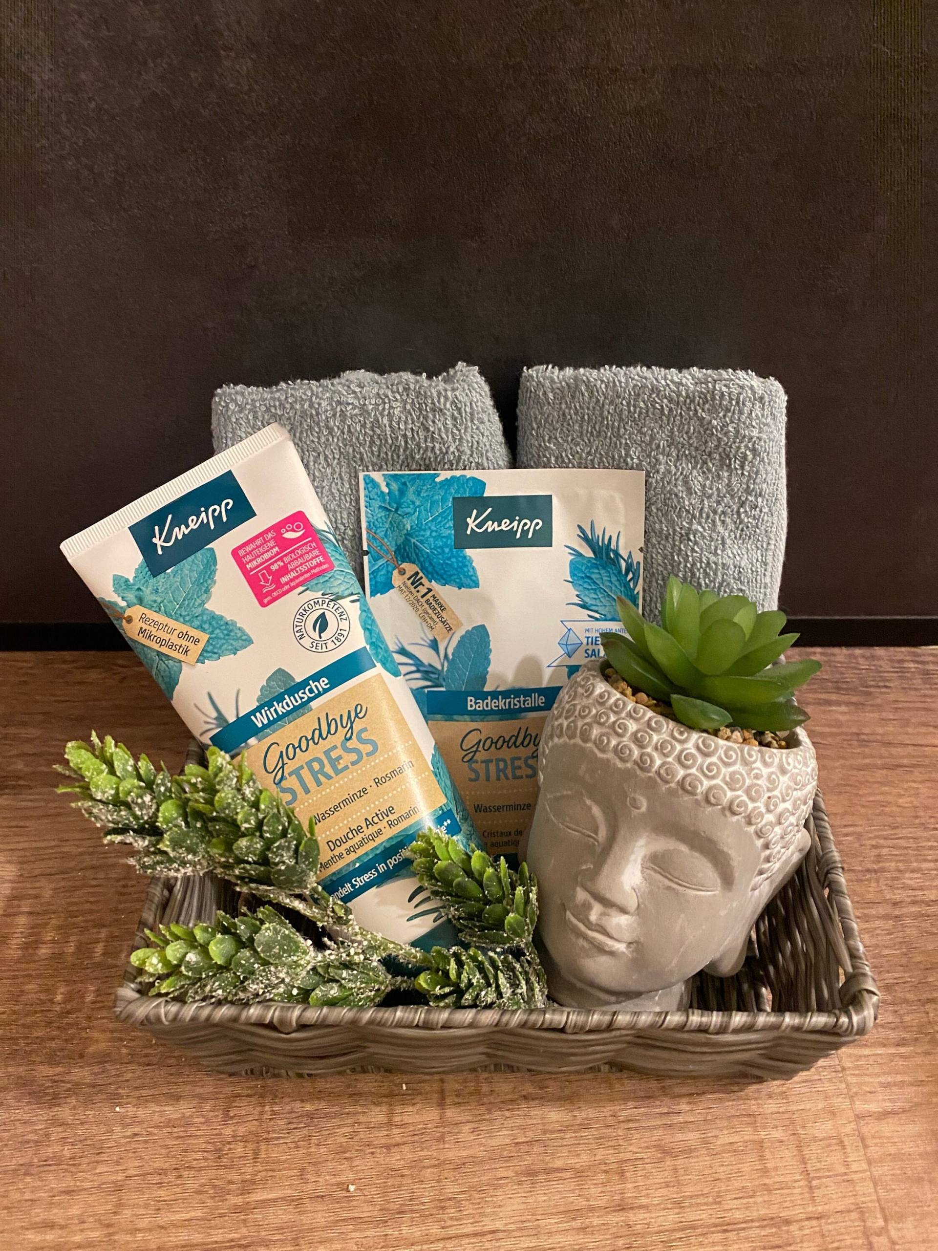 Geschenkkörbchen Buddha Goodbye Stress Wellnesspaket Wellness Beautypaket Kneipp von Etsy - RoxyPacktEin